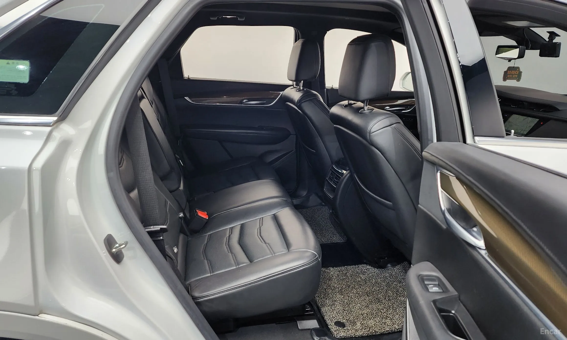 Cadillac XT5 превью 12