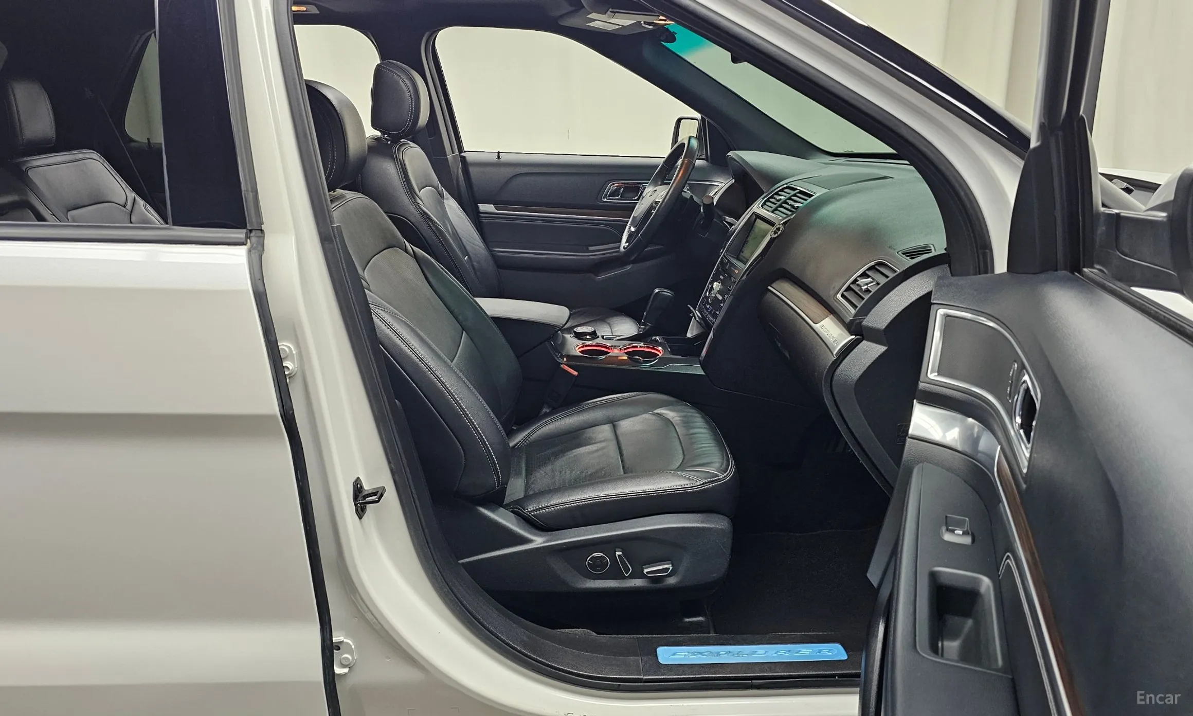 Ford Explorer превью 11