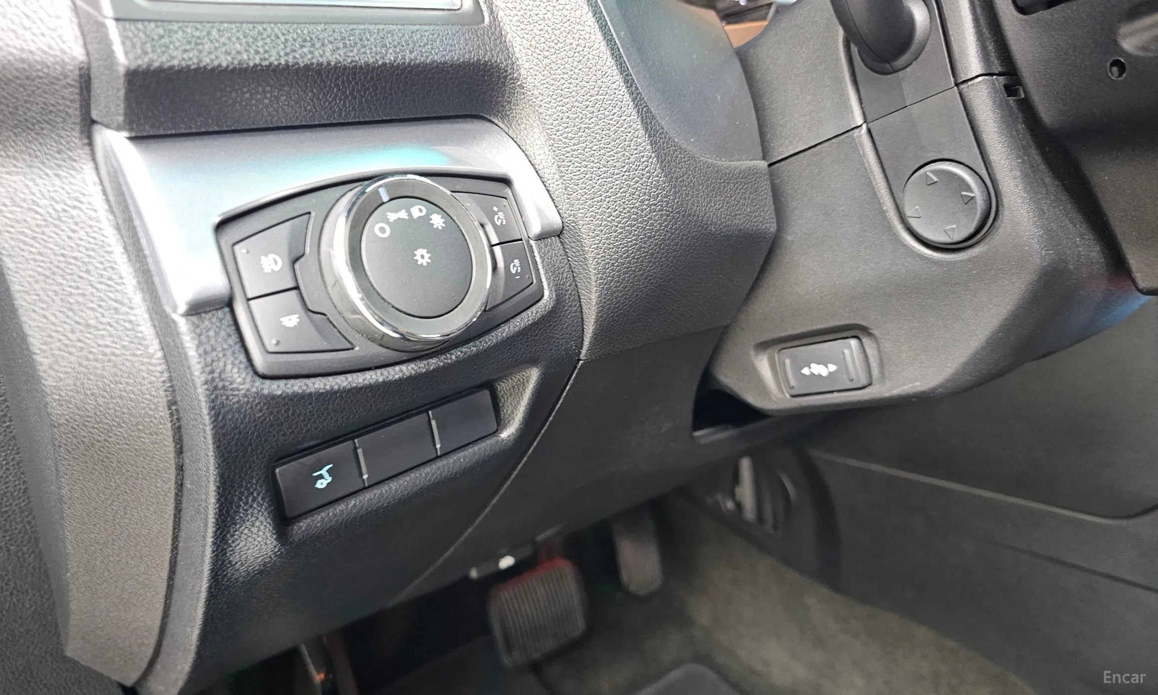 Ford Explorer превью 15