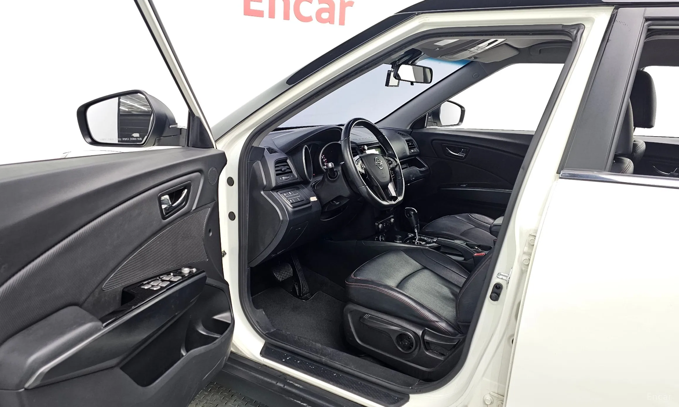 KG Mobility (SsangYong) Tivoli Air превью 10