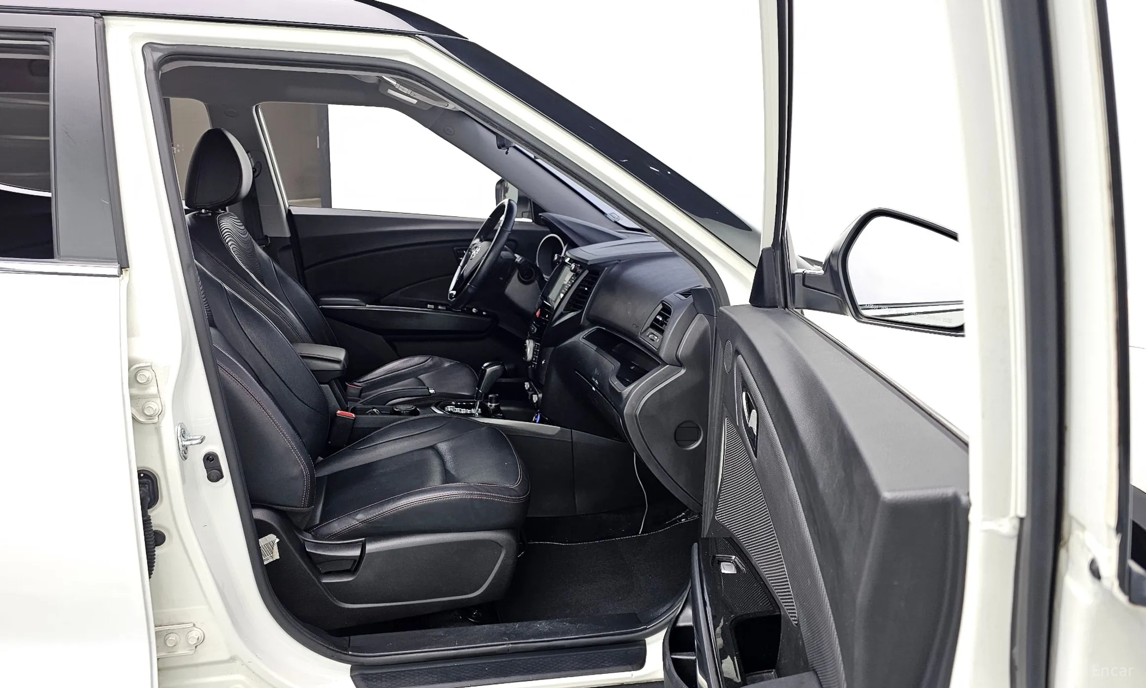 KG Mobility (SsangYong) Tivoli Air превью 11