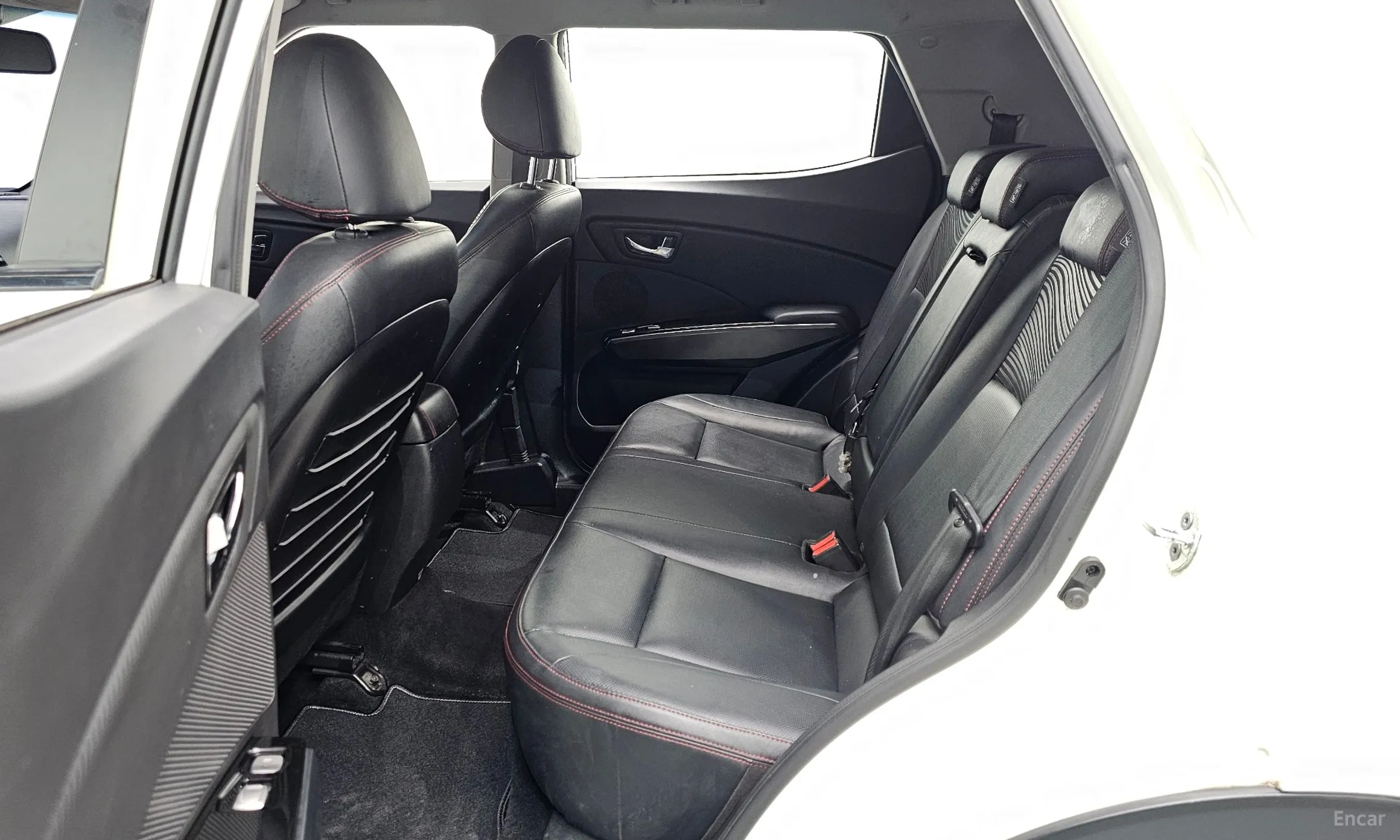 KG Mobility (SsangYong) Tivoli Air превью 12