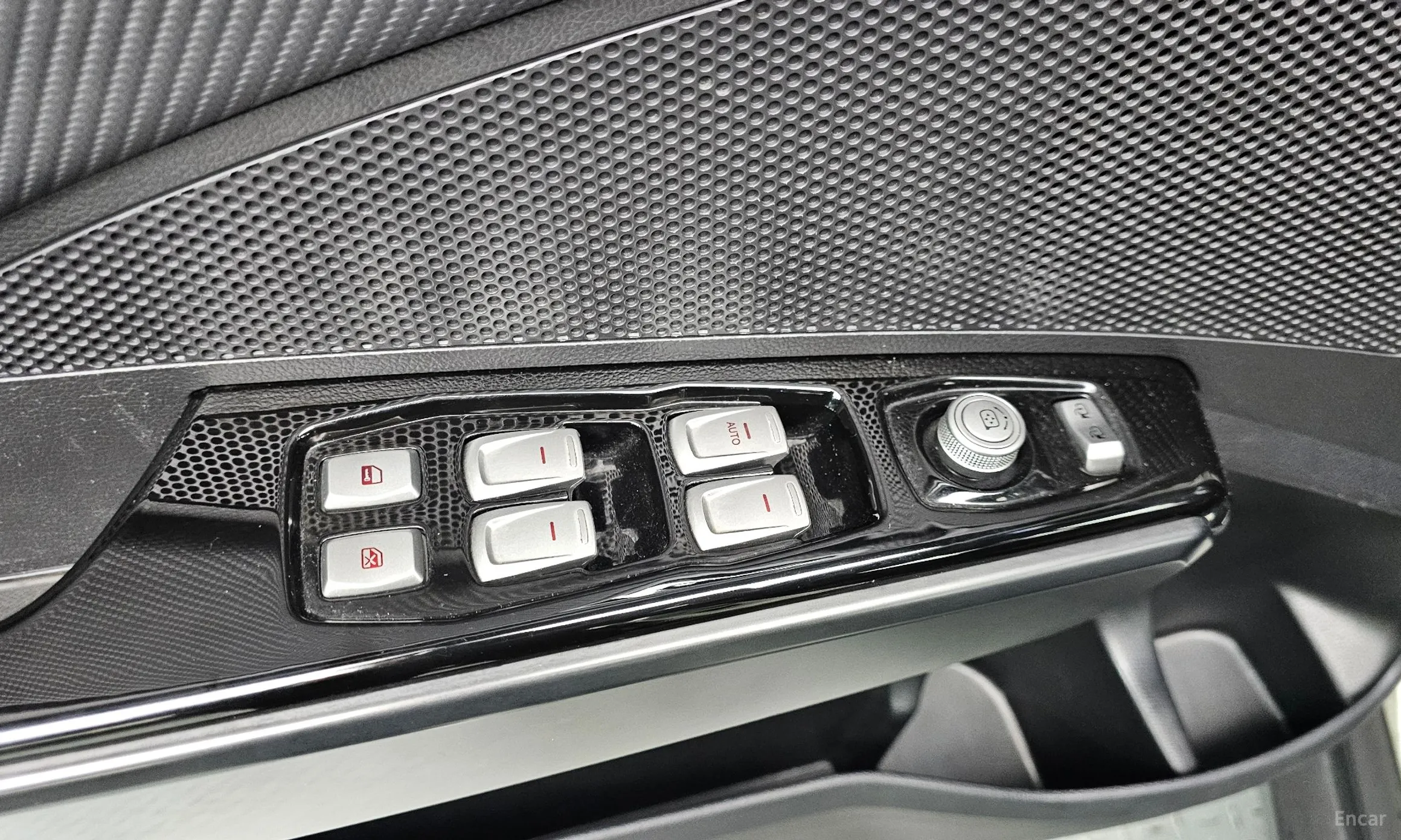 KG Mobility (SsangYong) Tivoli Air превью 17