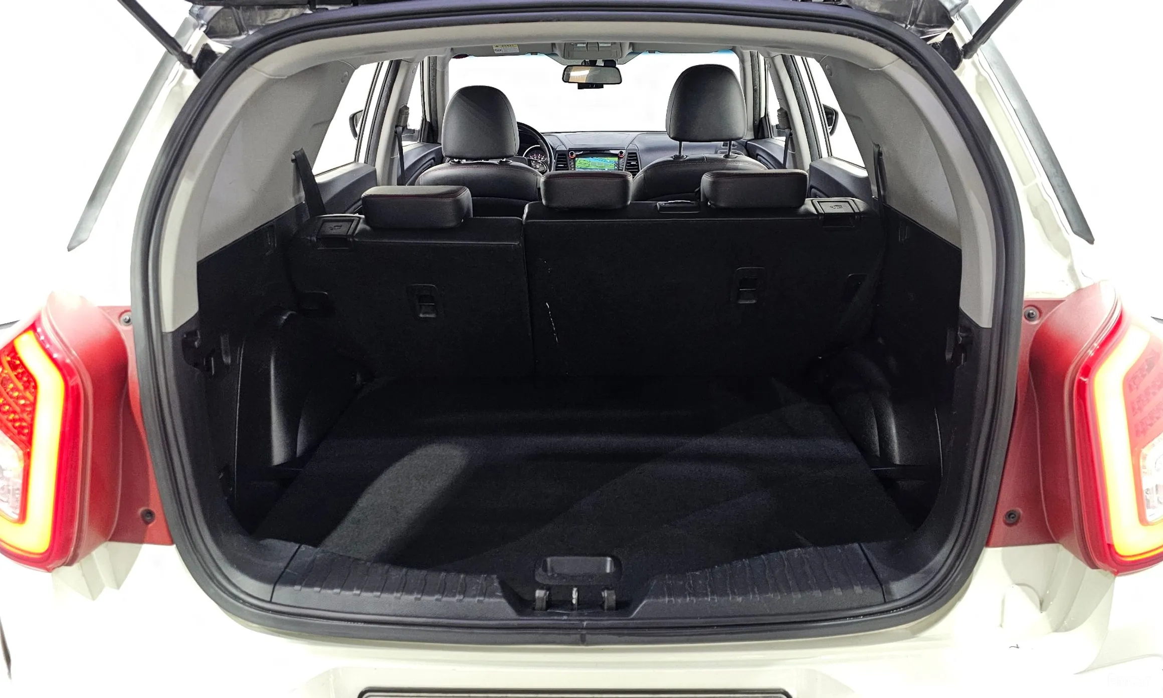 KG Mobility (SsangYong) Tivoli Air превью 20