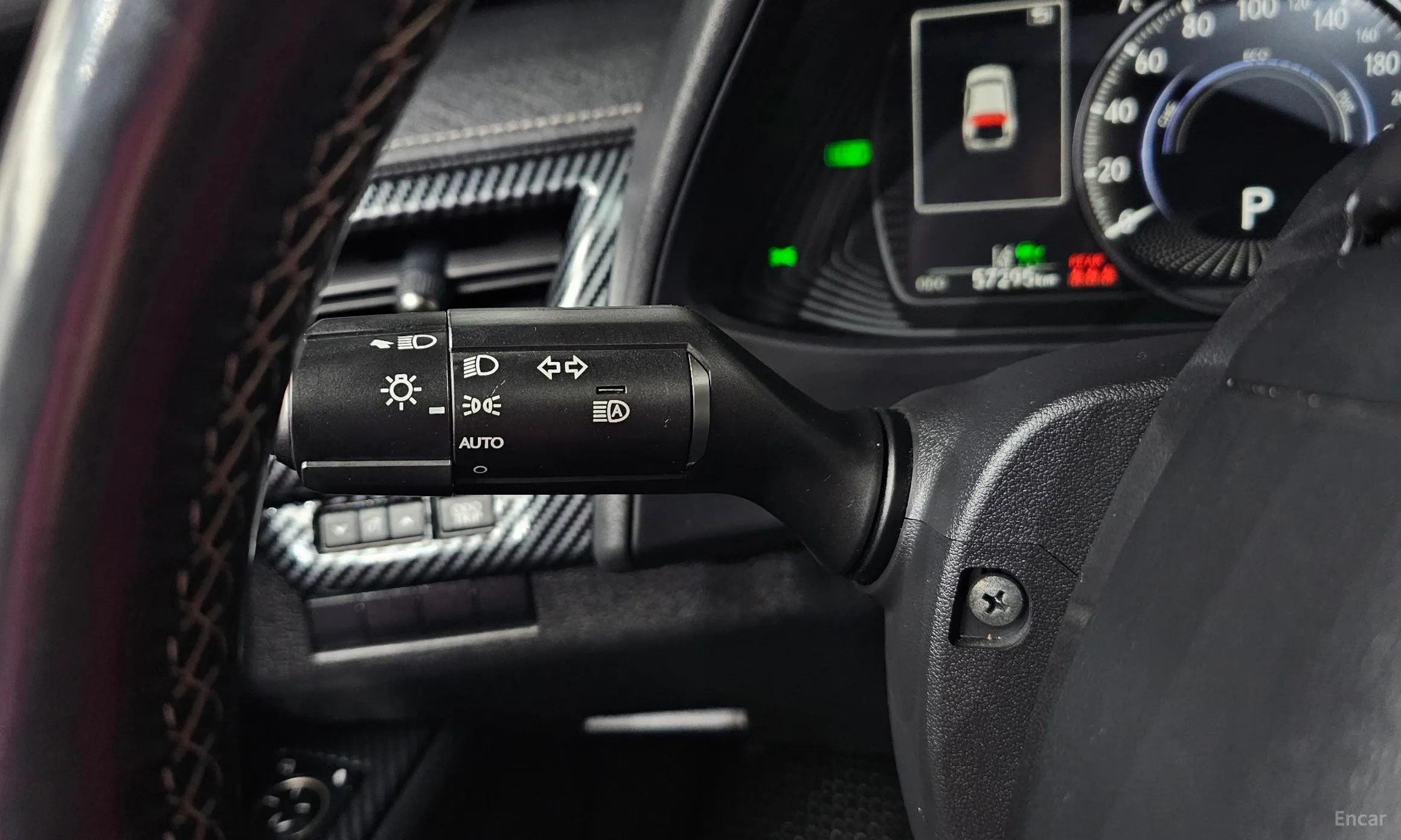 Lexus UX250h превью 14