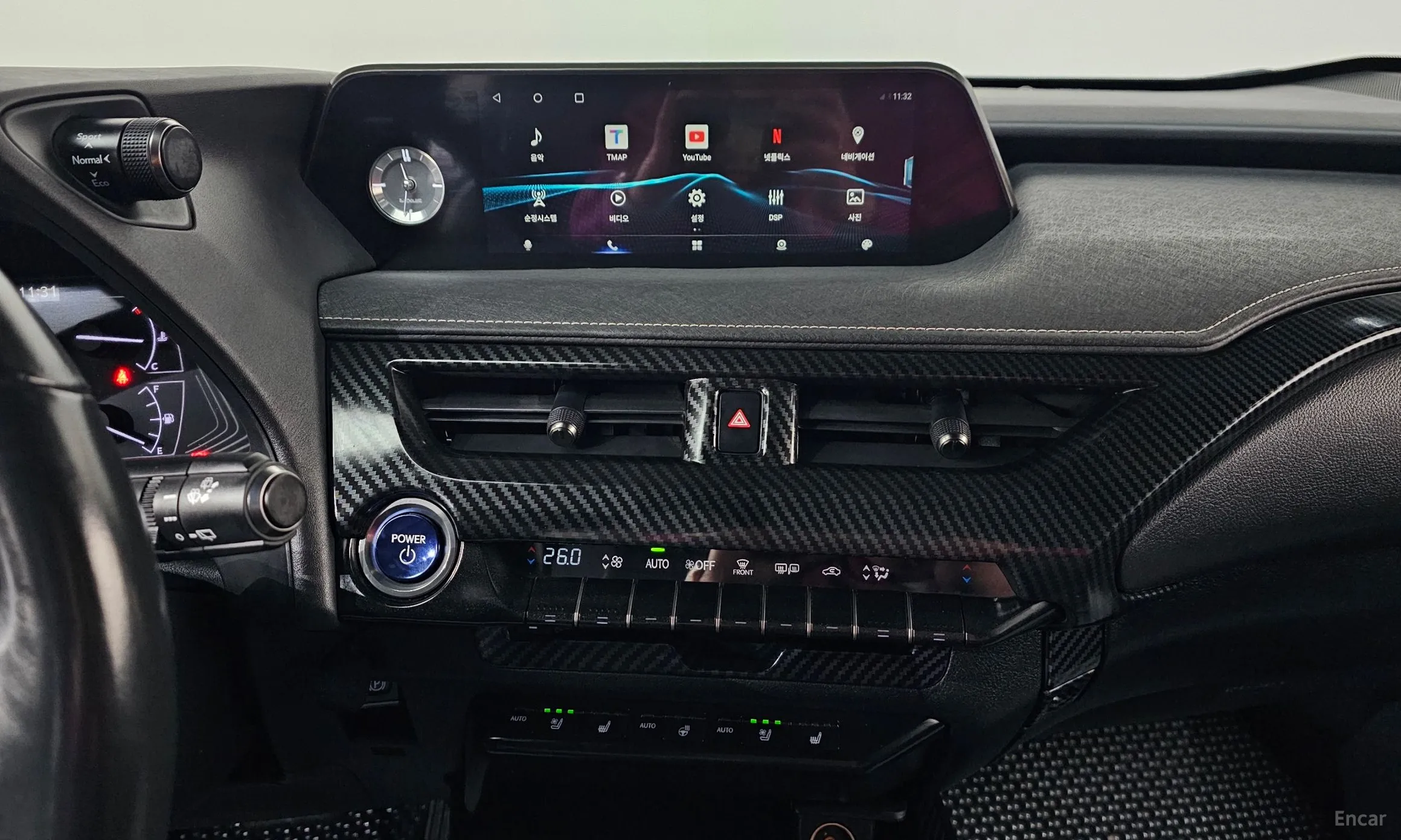 Lexus UX250h превью 16