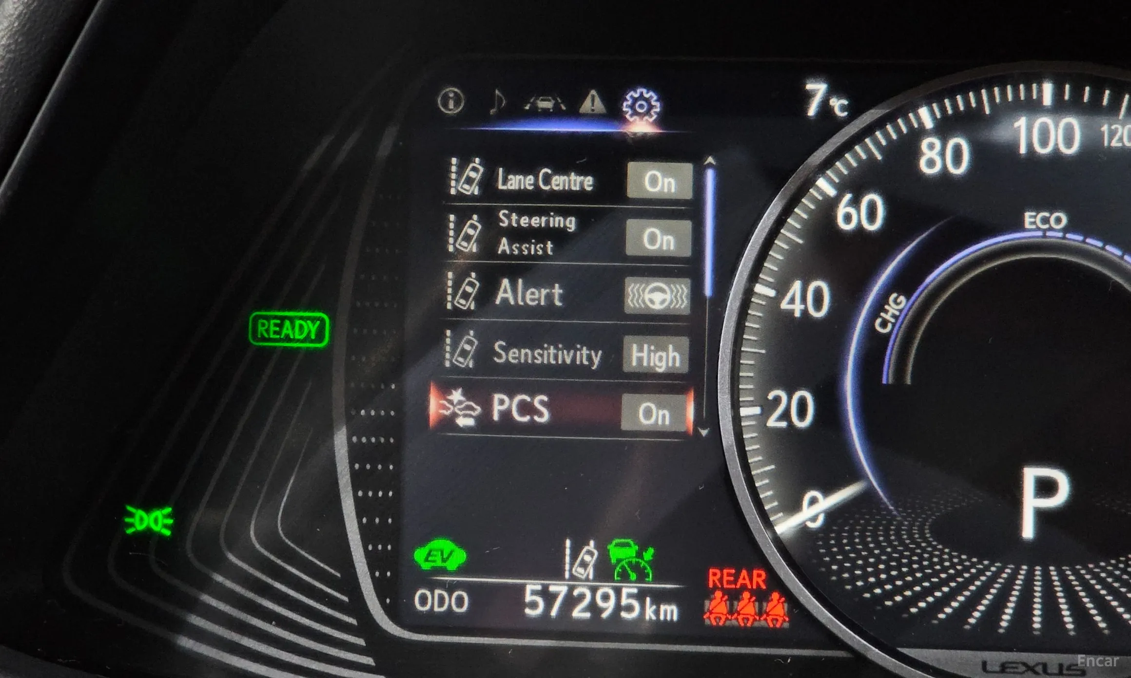 Lexus UX250h превью 18