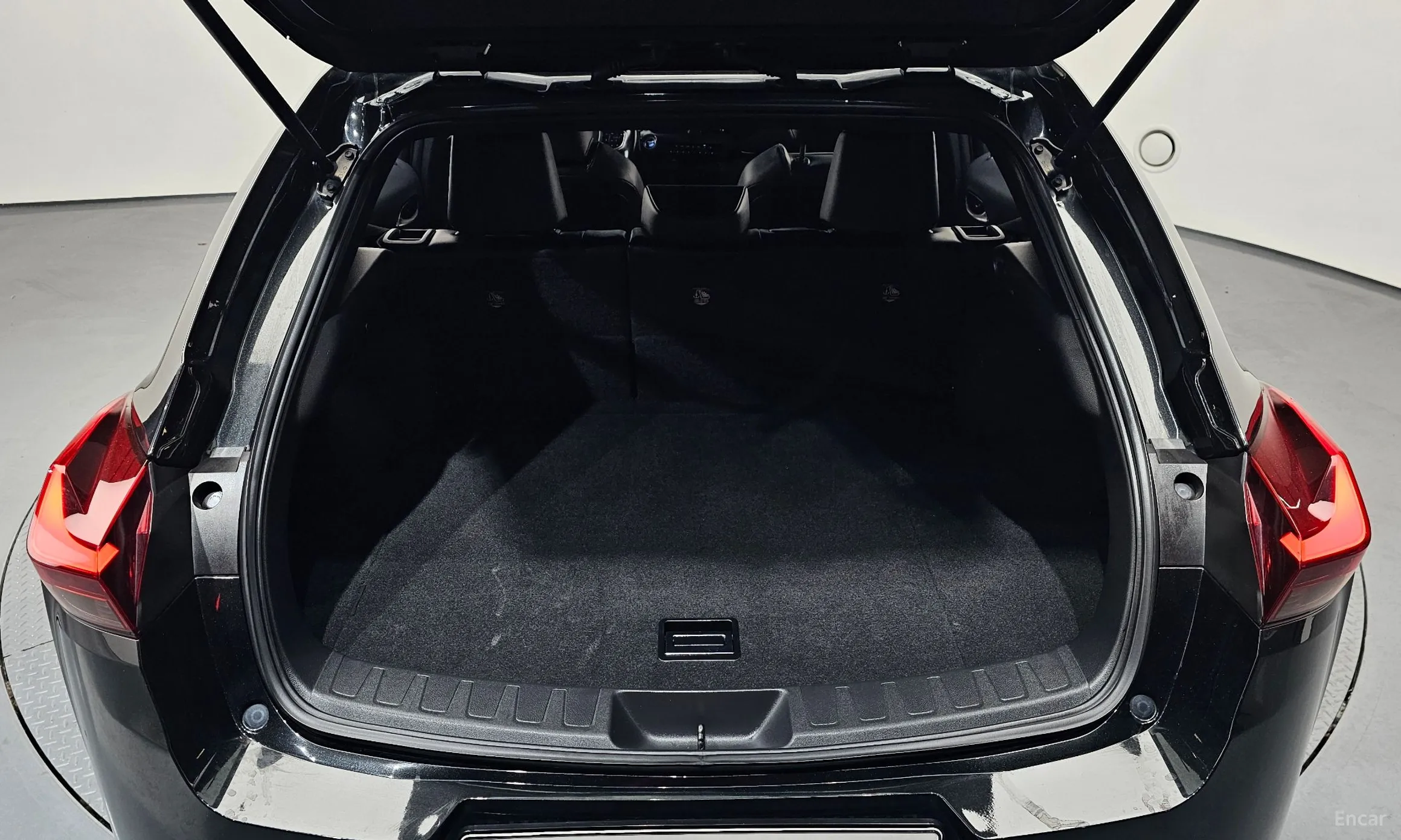 Lexus UX250h превью 20