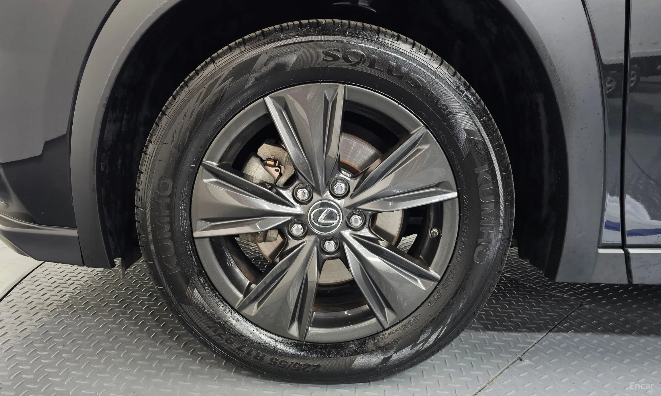 Lexus UX250h превью 5