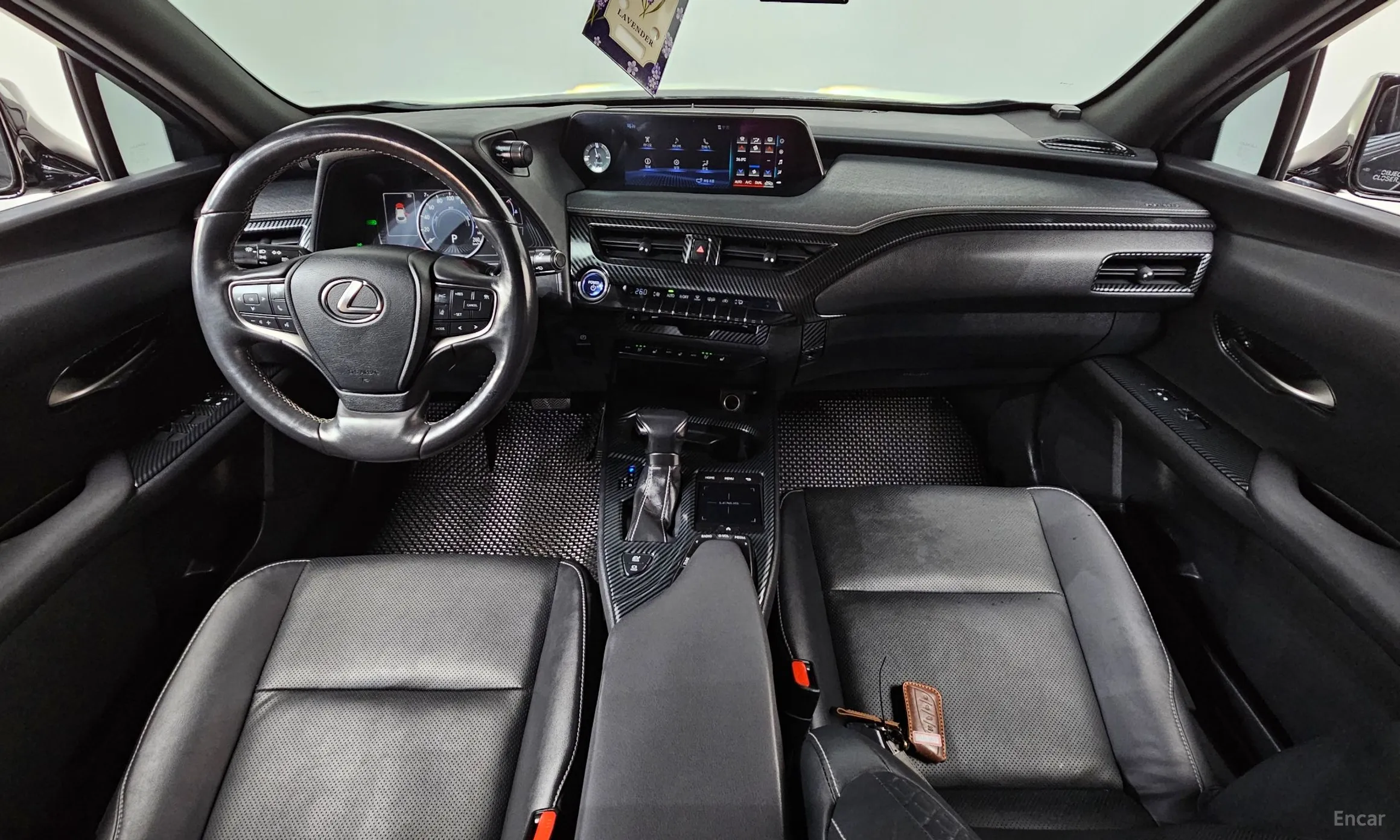 Lexus UX250h превью 7
