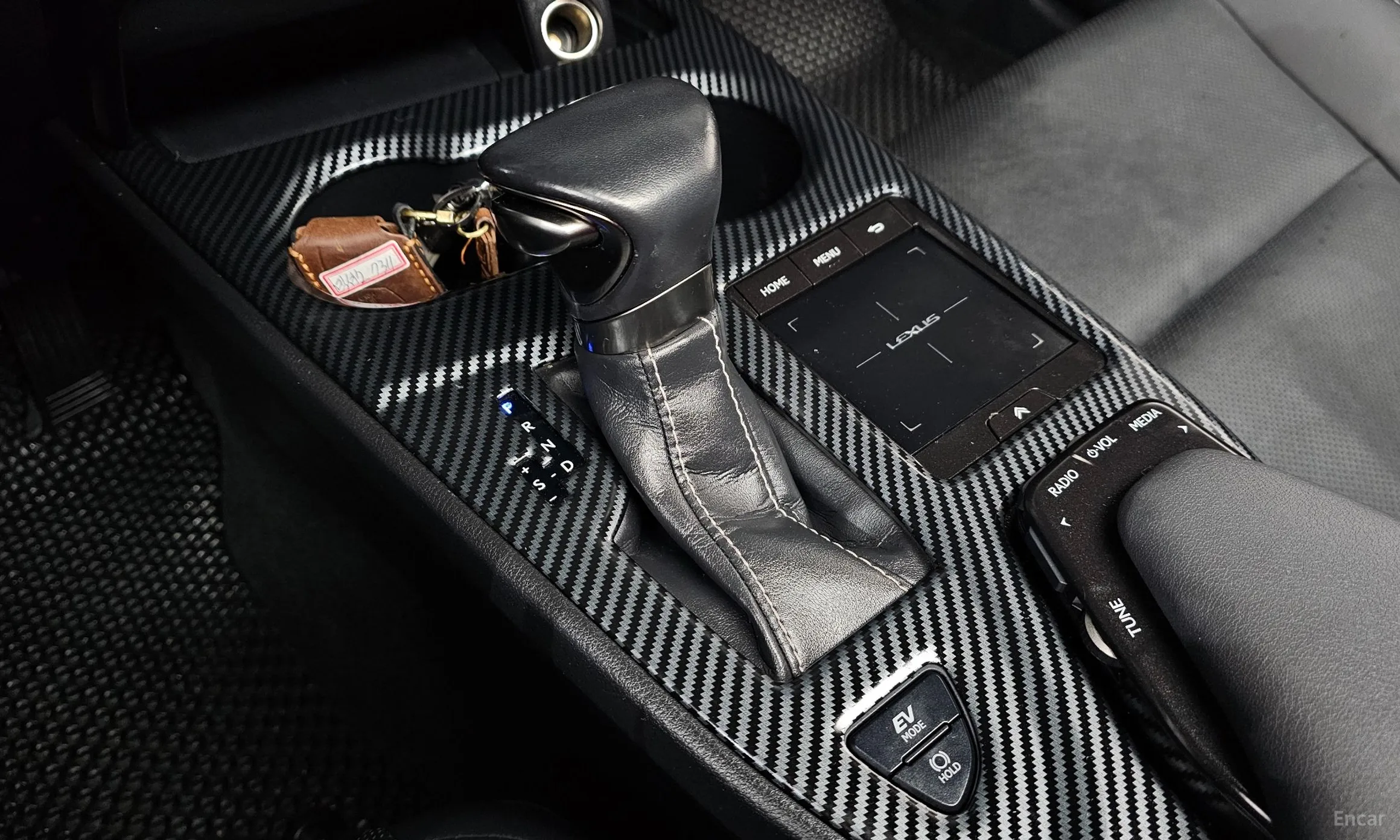 Lexus UX250h превью 9