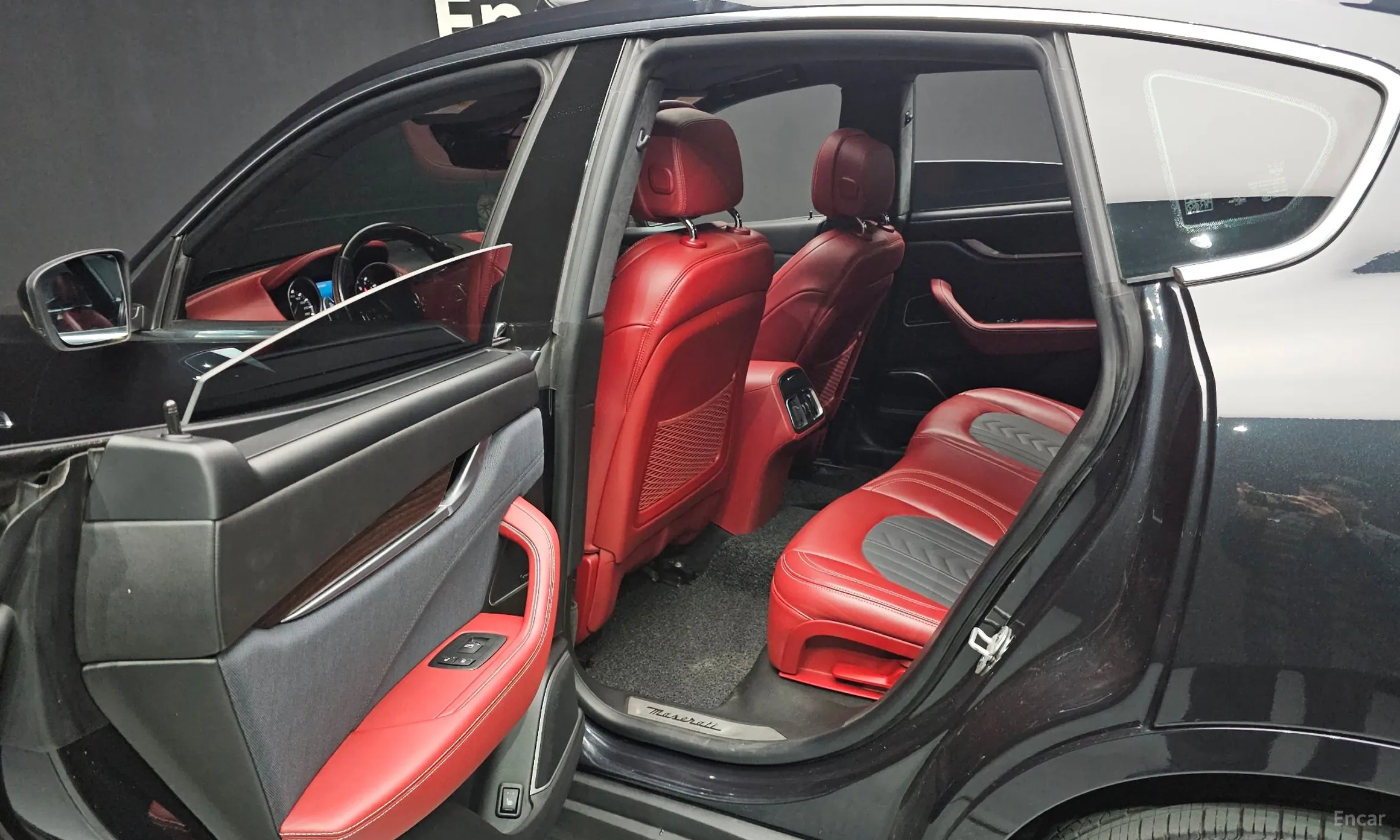 Maserati Levante превью 12