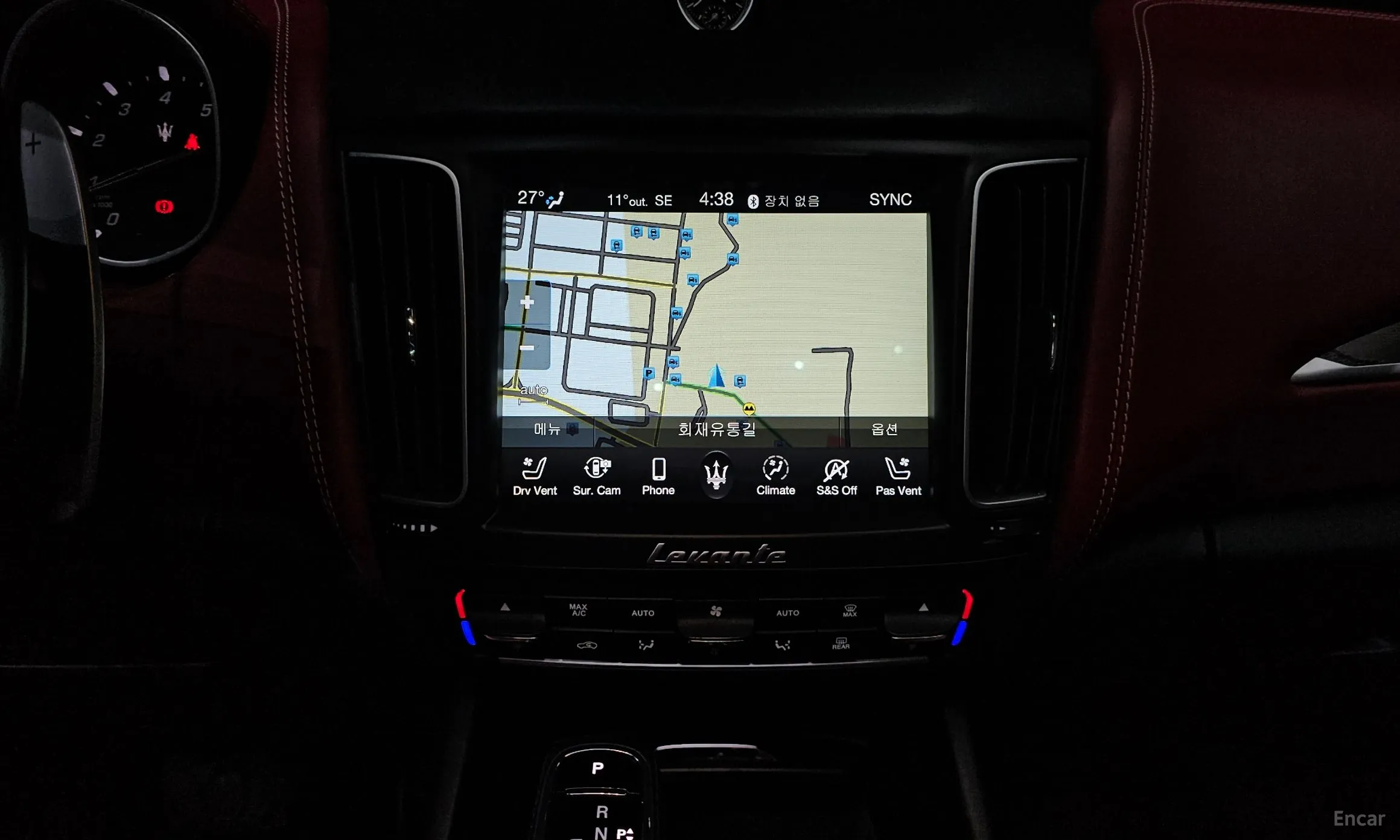 Maserati Levante превью 15