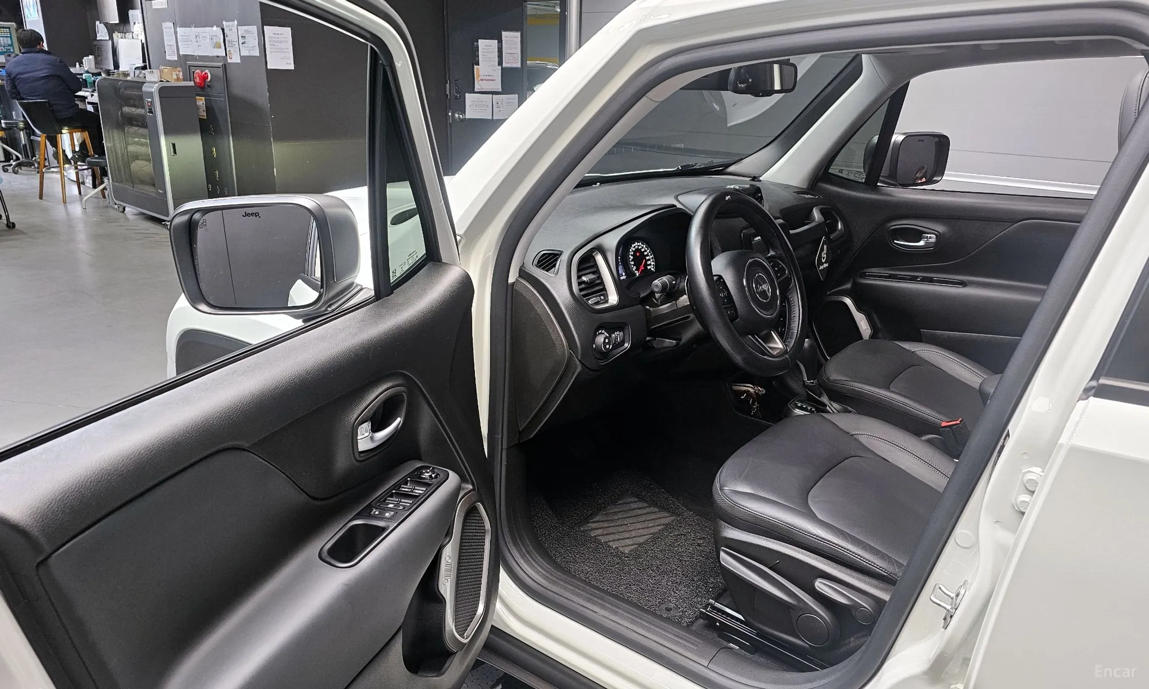 Jeep Renegade превью 10