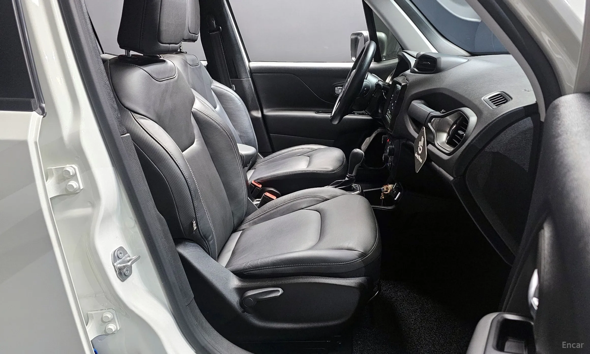 Jeep Renegade превью 11