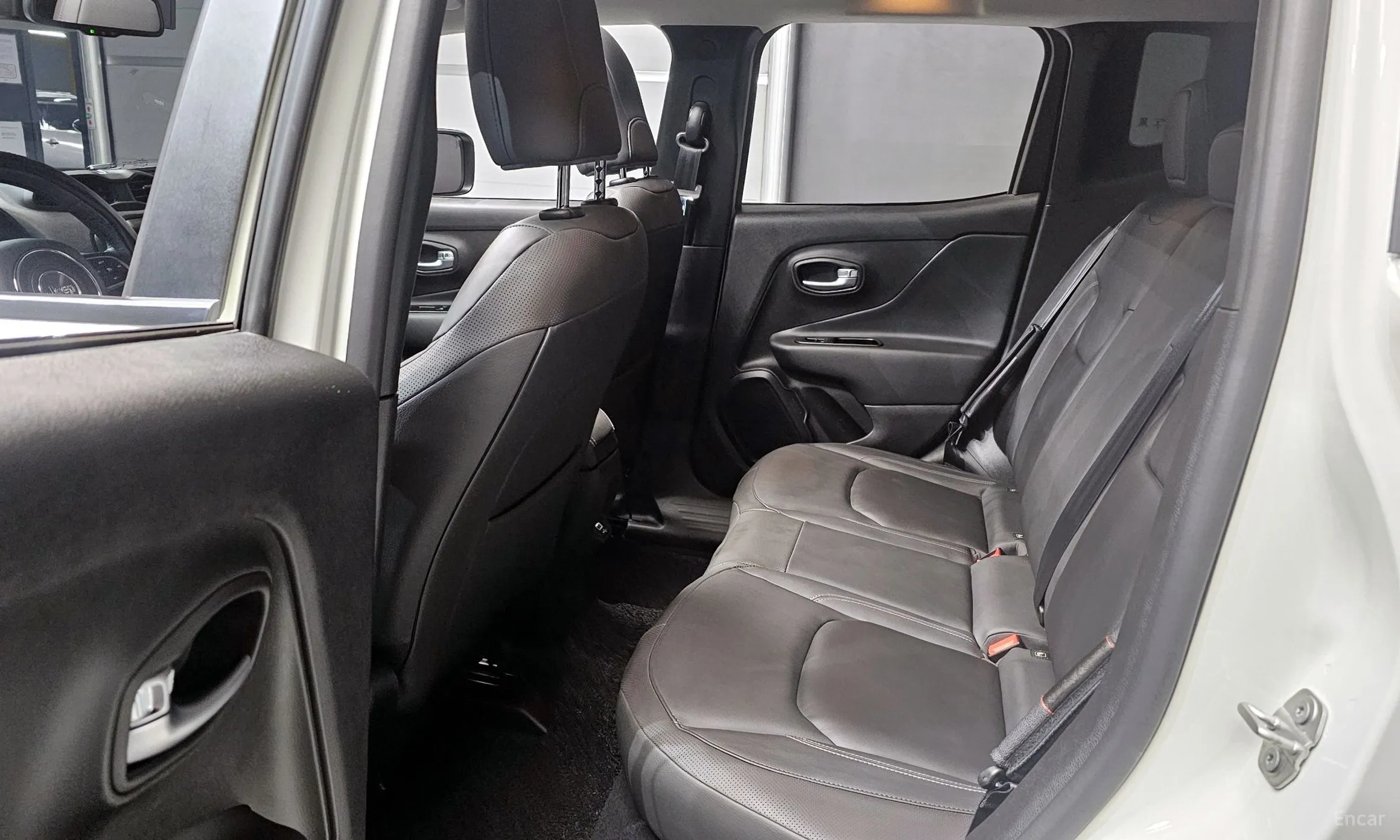 Jeep Renegade превью 13