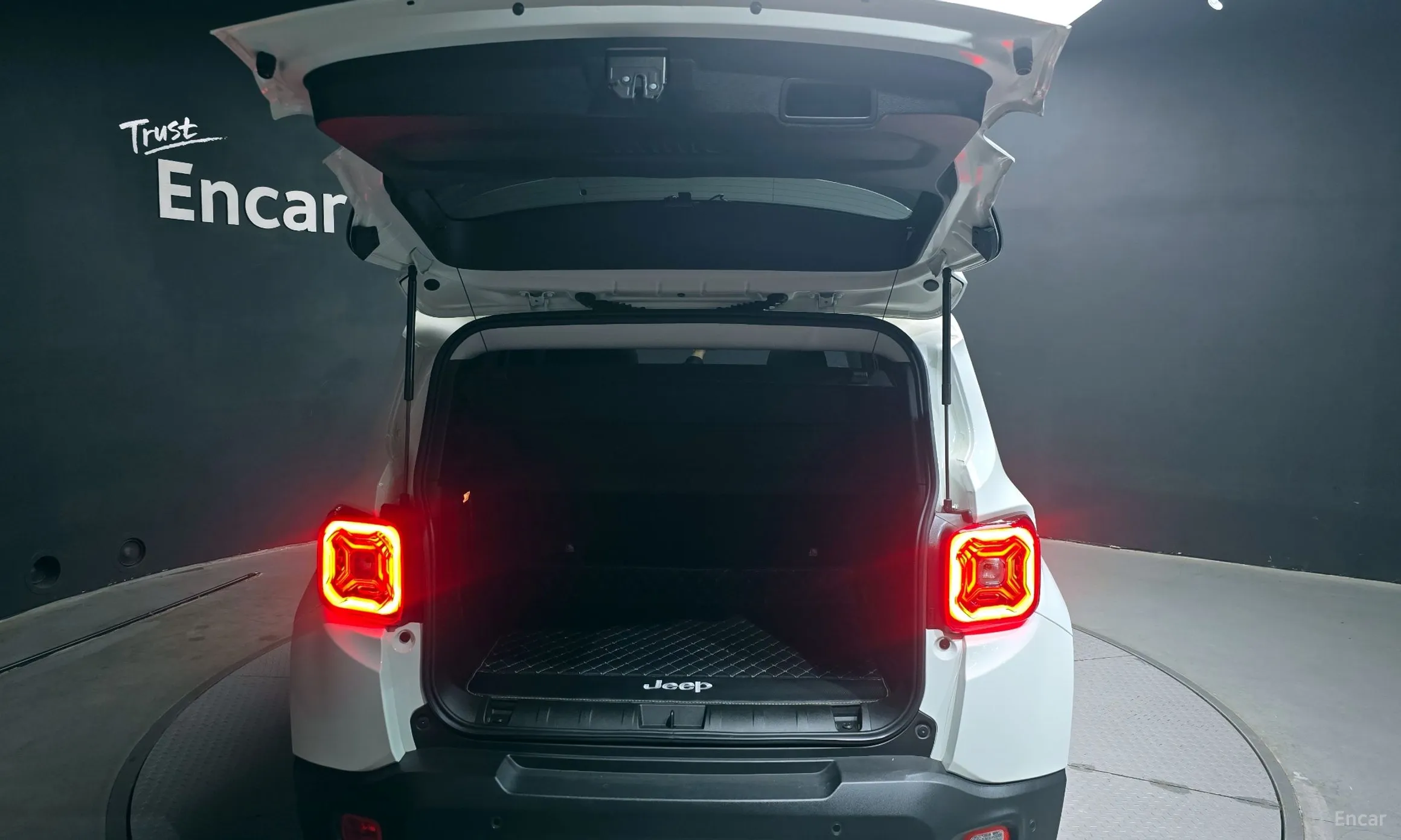Jeep Renegade превью 20