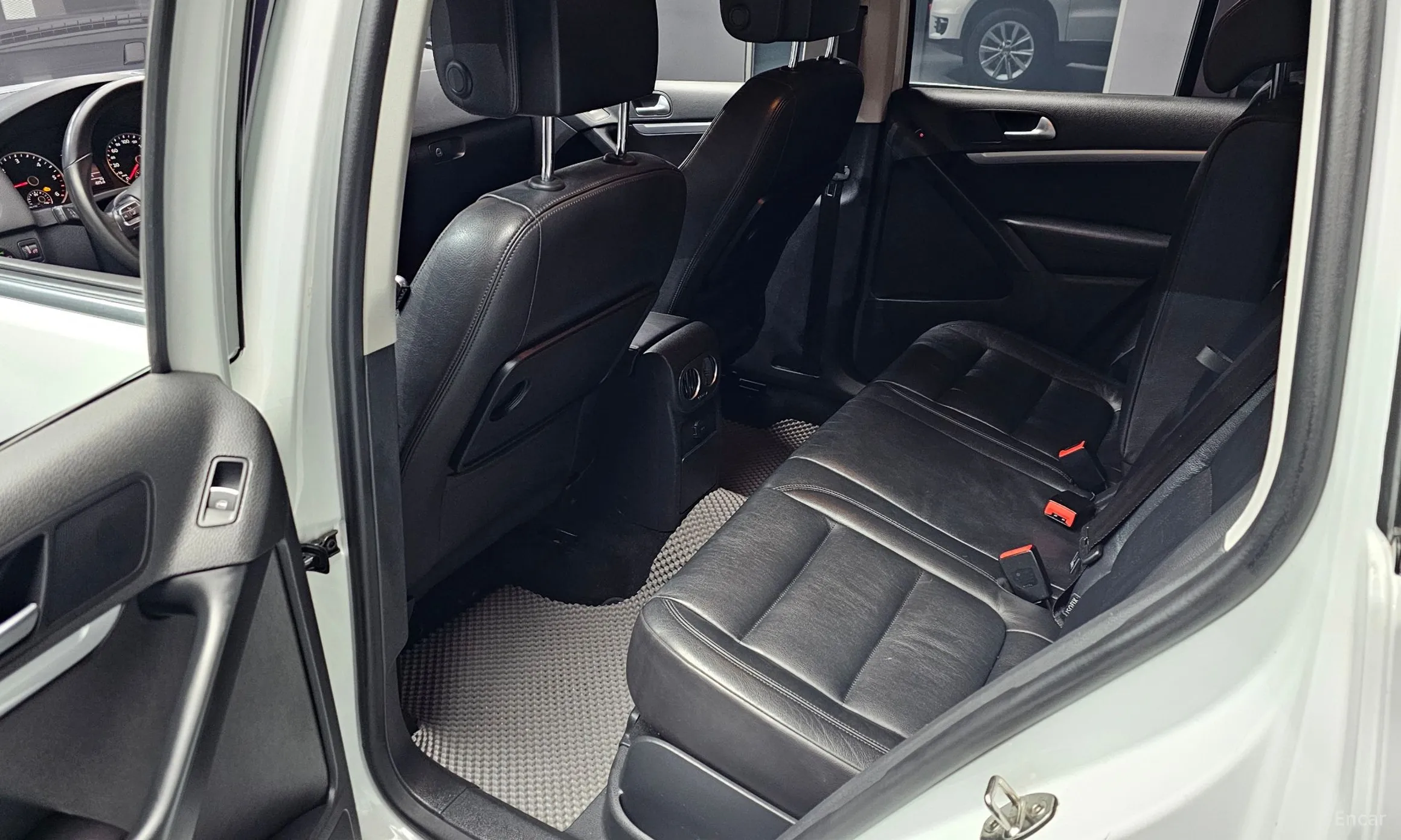 Volkswagen New Tiguan превью 12