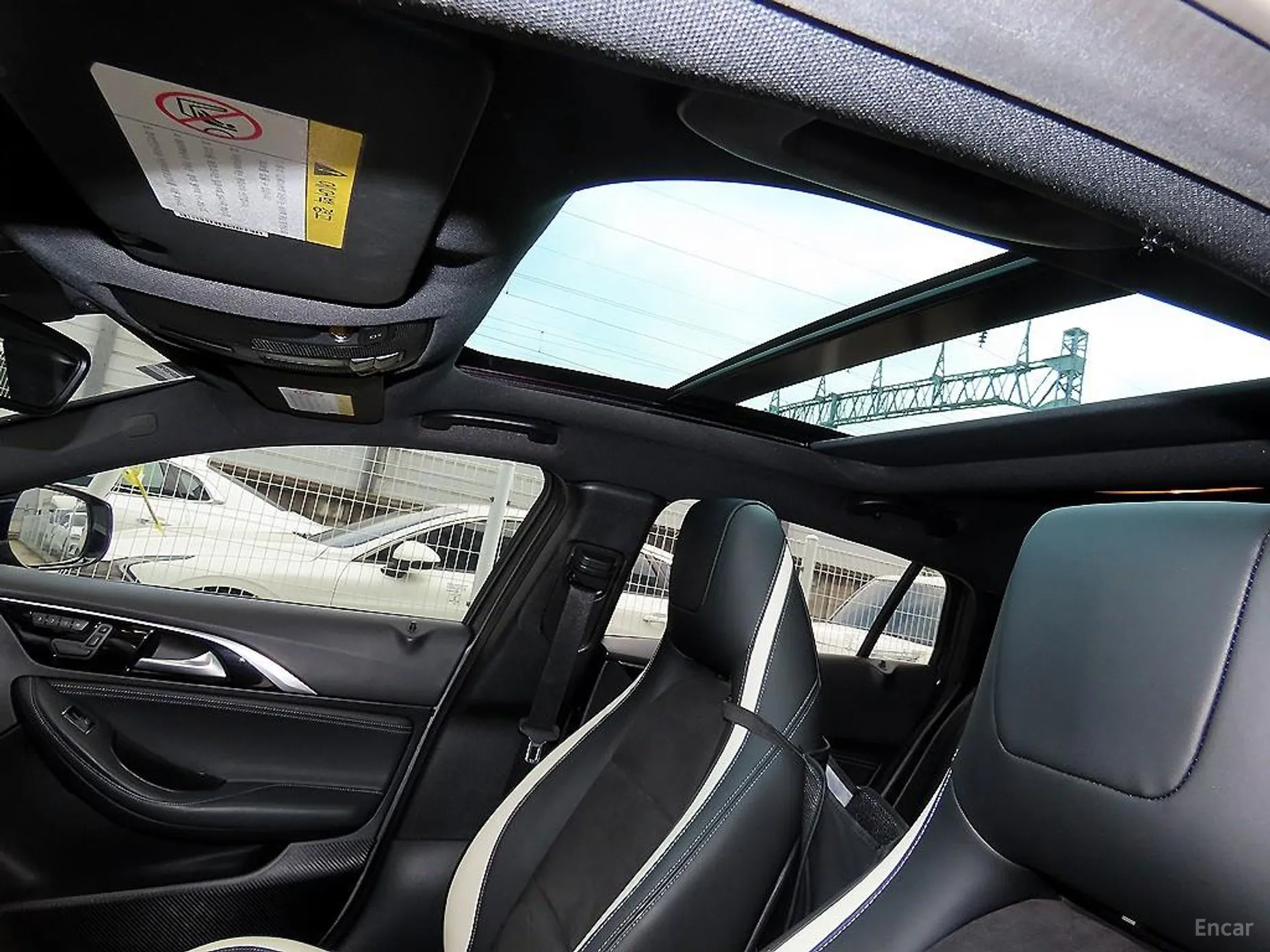 Infiniti Q30 превью 17