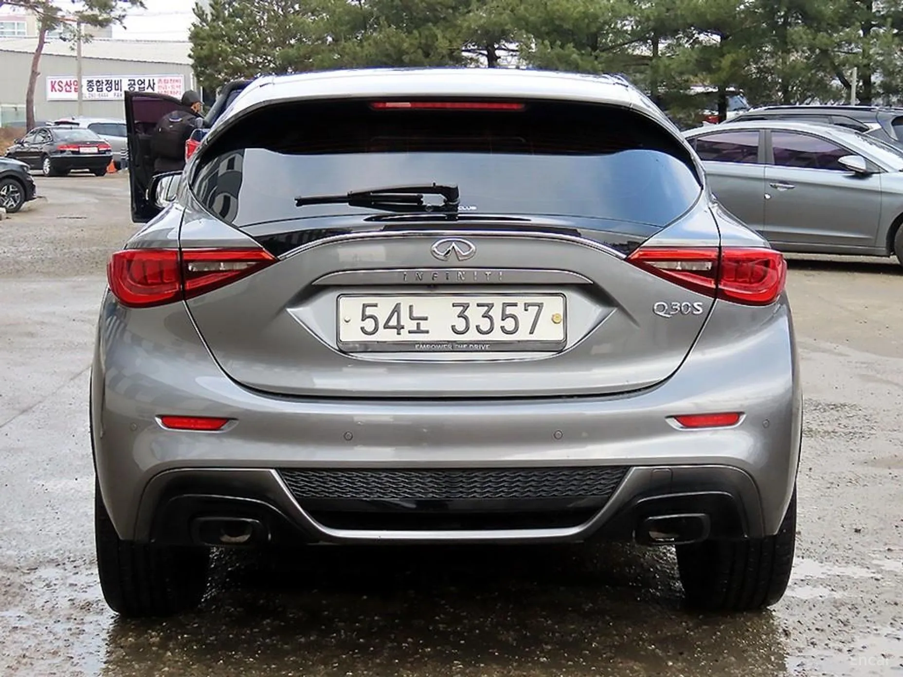 Infiniti Q30 превью 4