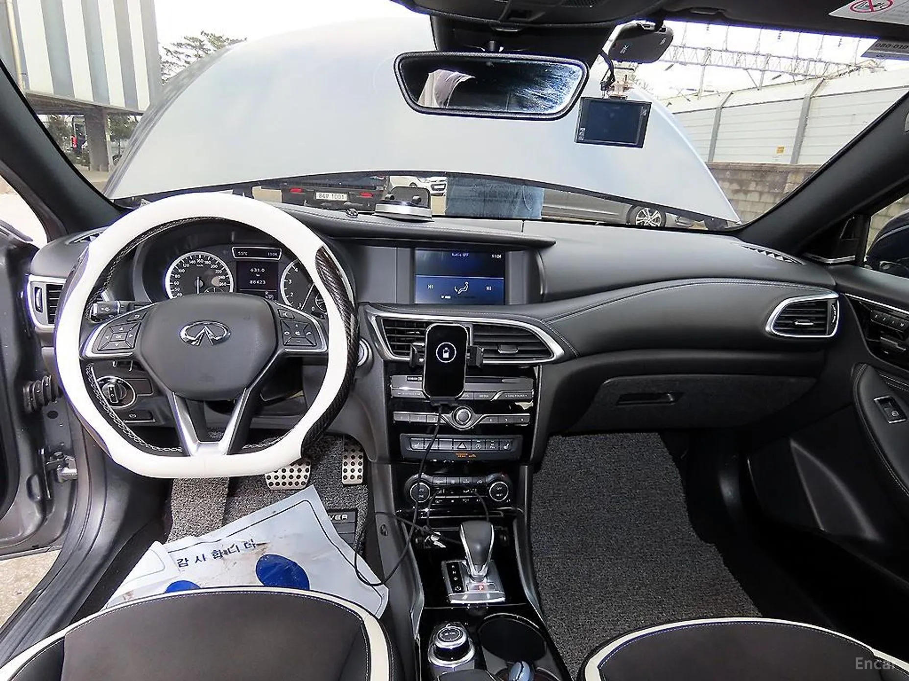 Infiniti Q30 превью 7