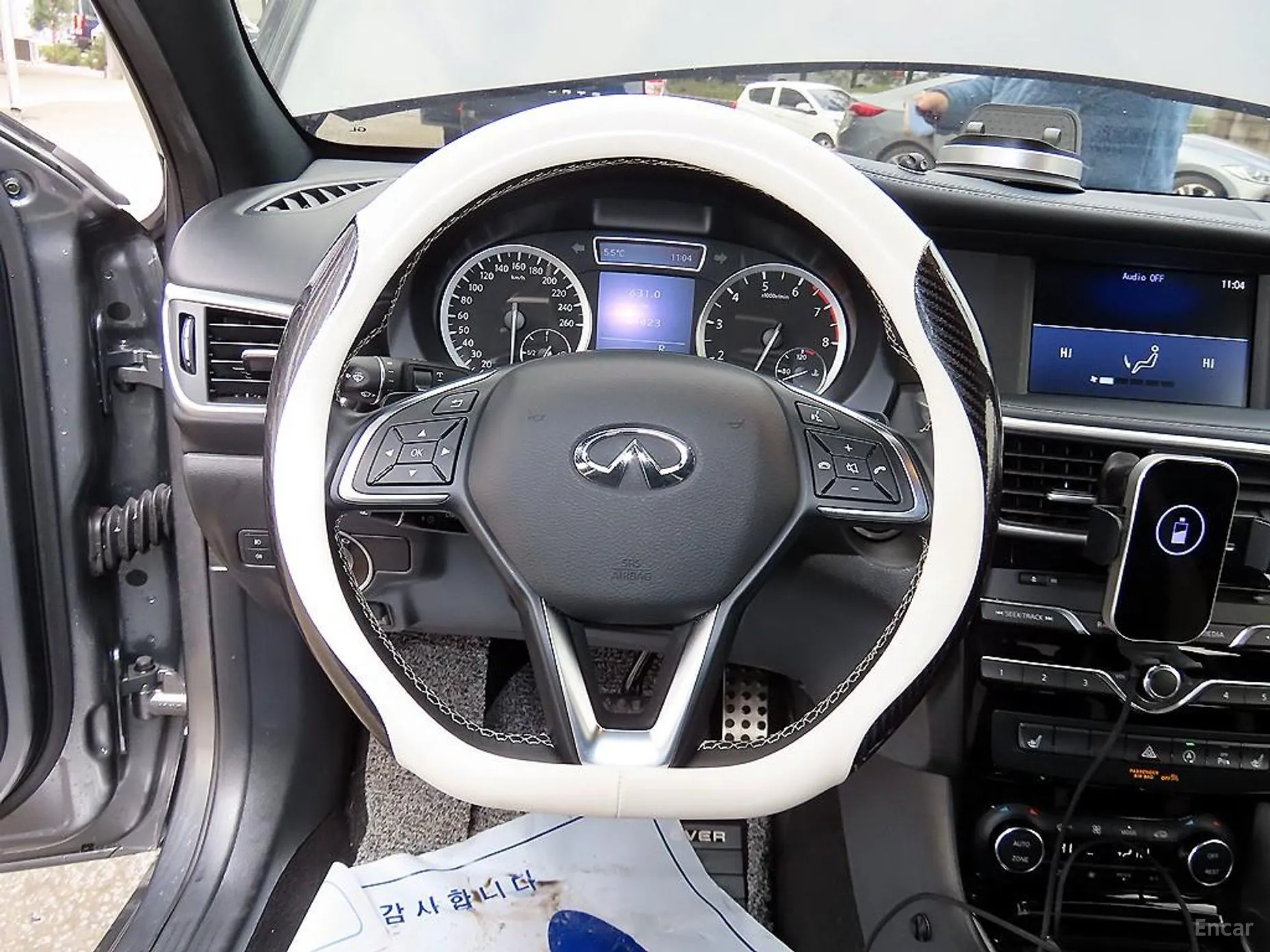 Infiniti Q30 превью 8