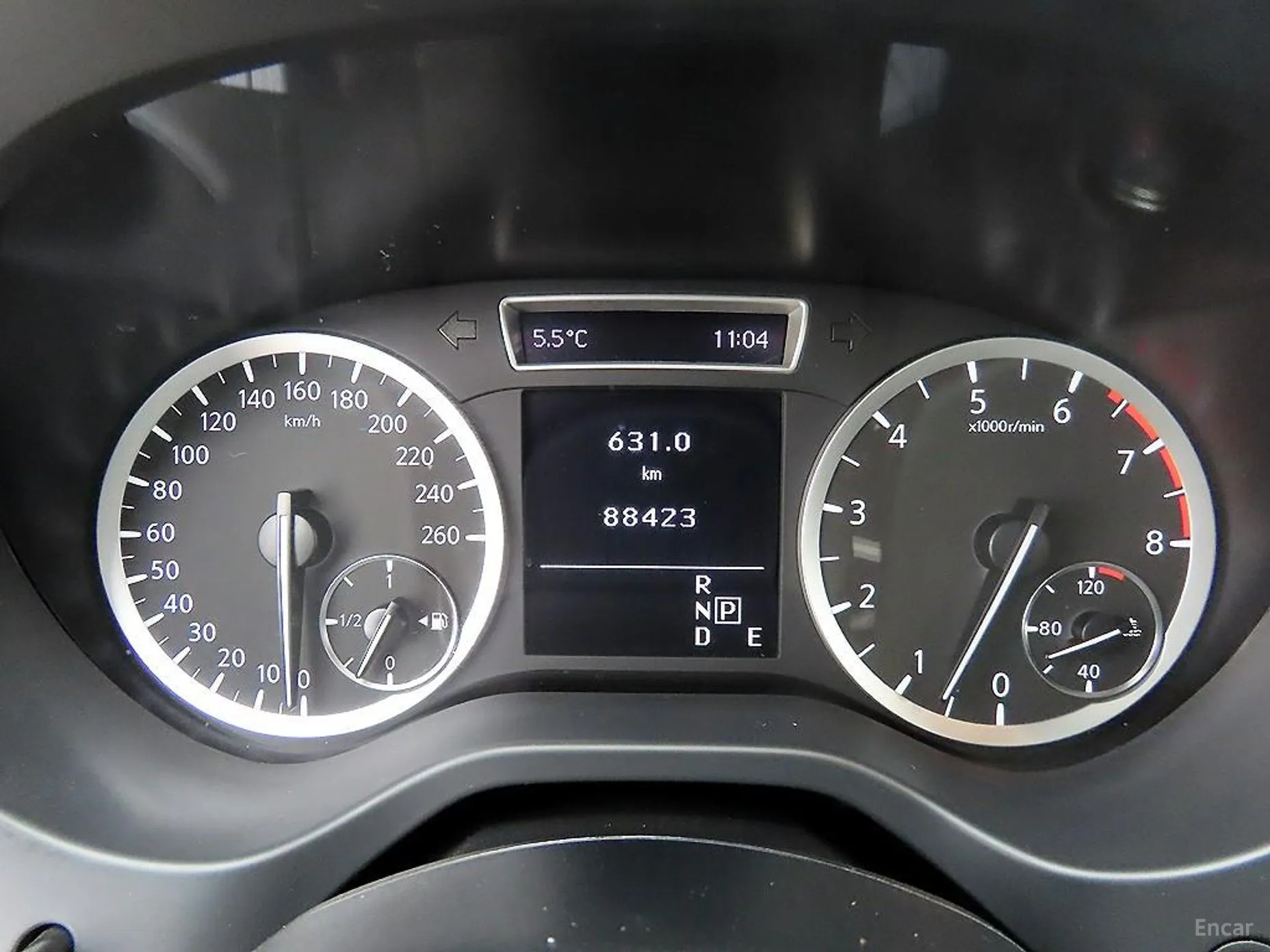 Infiniti Q30 превью 9