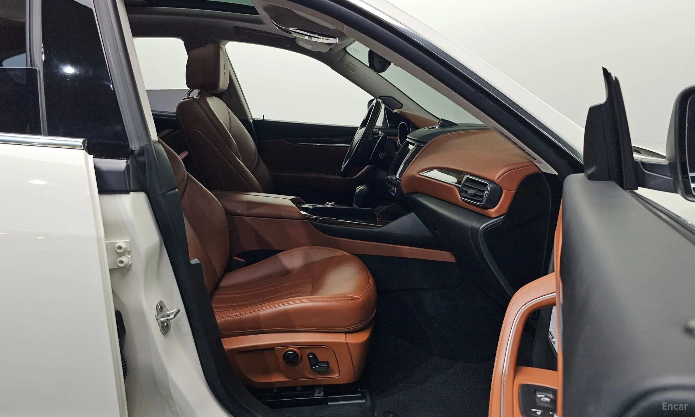 Maserati Levante превью 11
