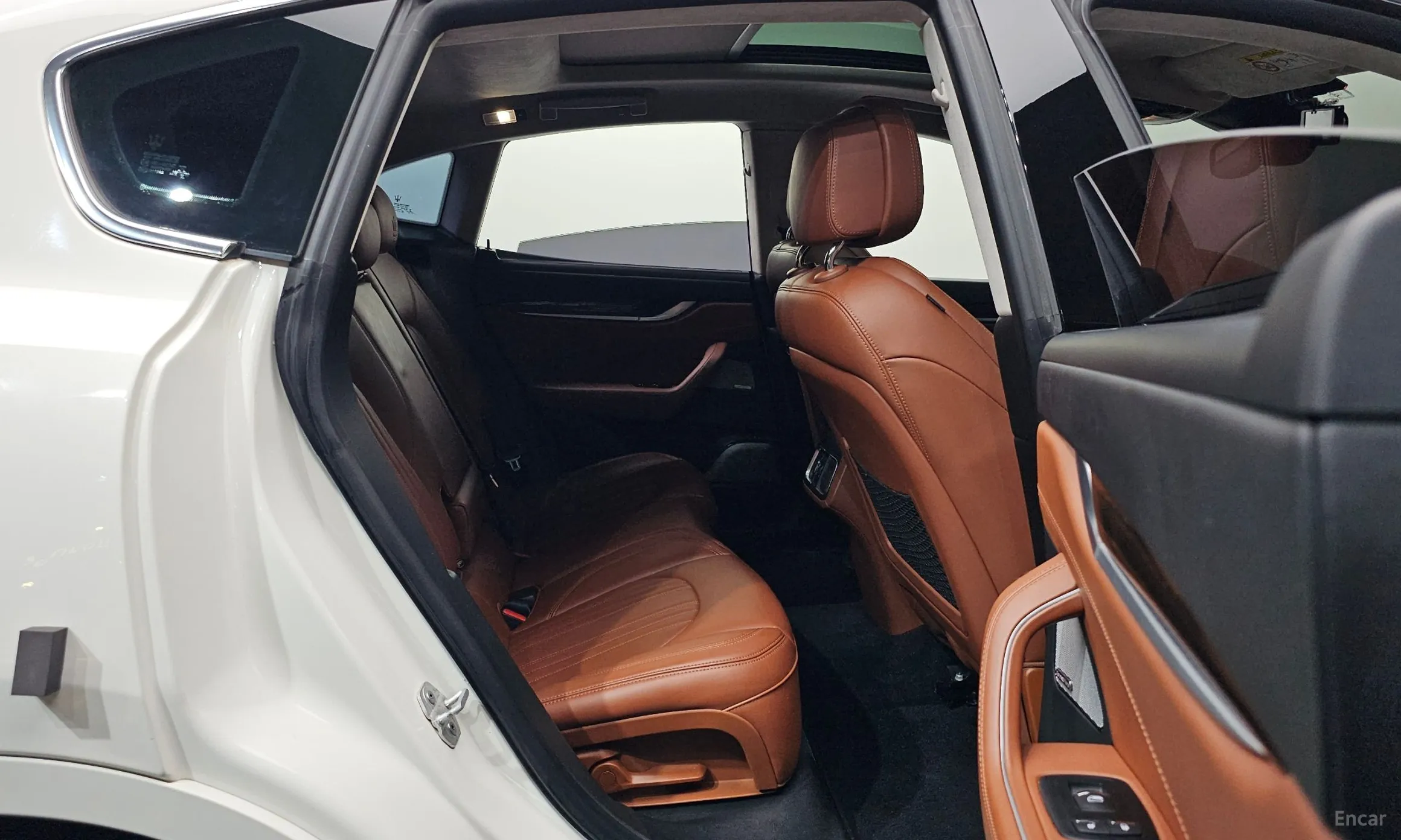 Maserati Levante превью 12