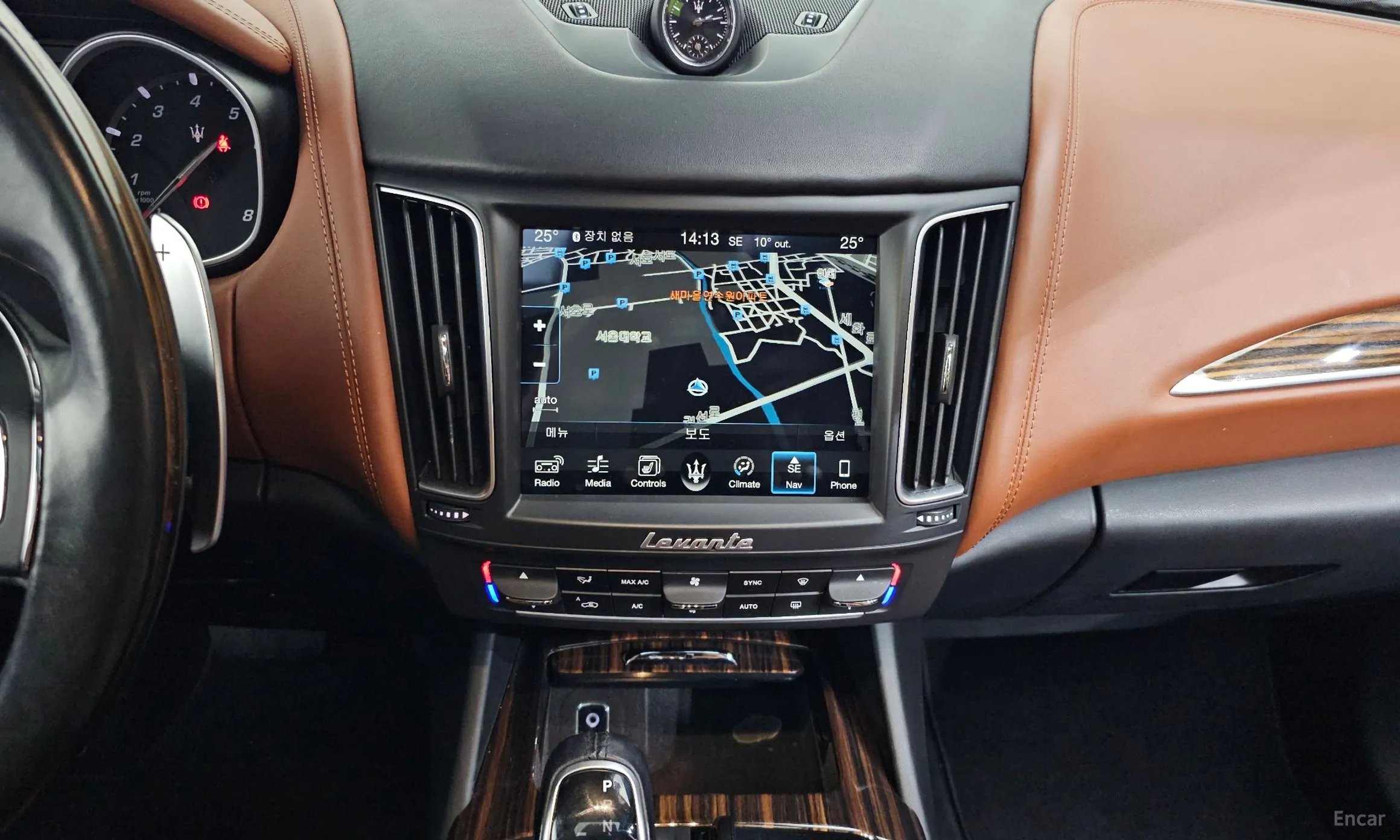 Maserati Levante превью 14