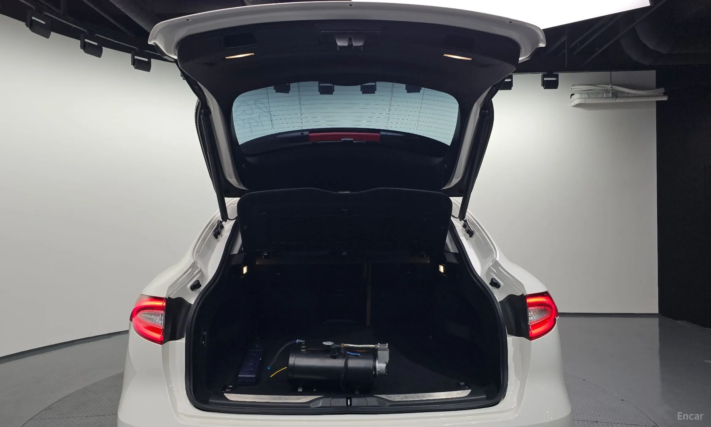 Maserati Levante превью 20
