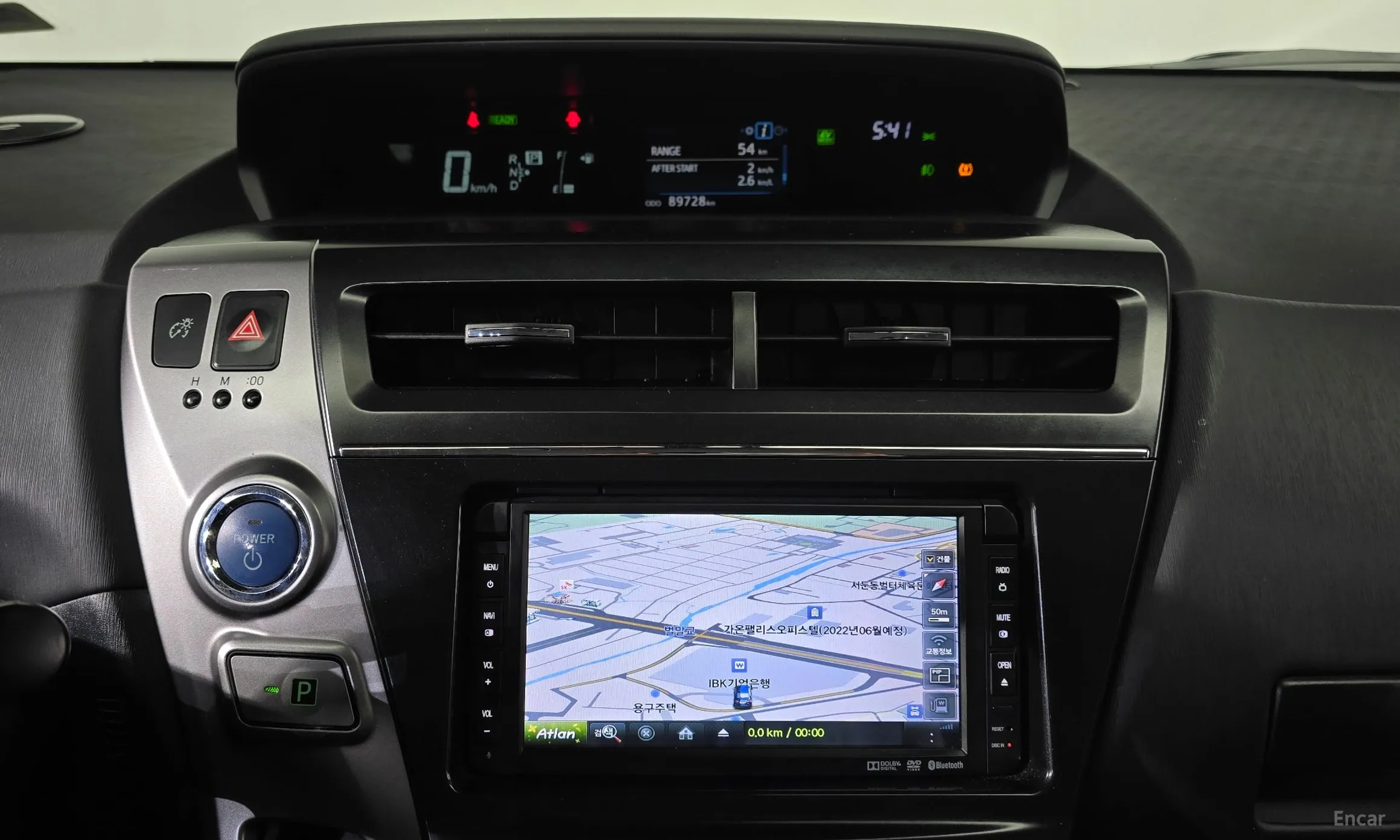 Toyota Prius V превью 14