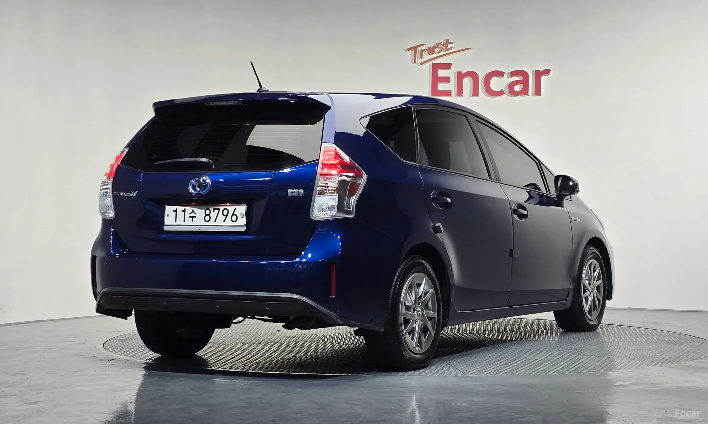 Toyota Prius V превью 2