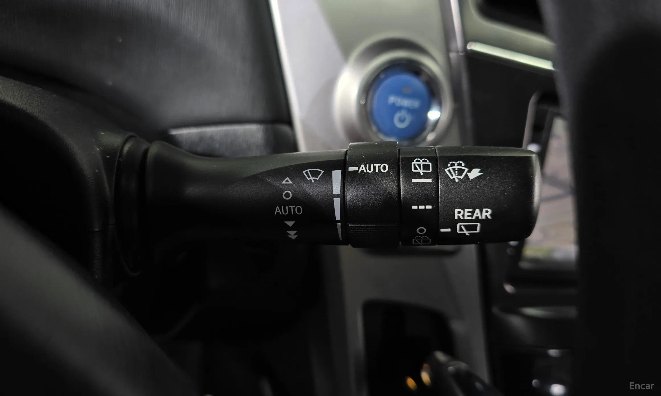 Toyota Prius V превью 18