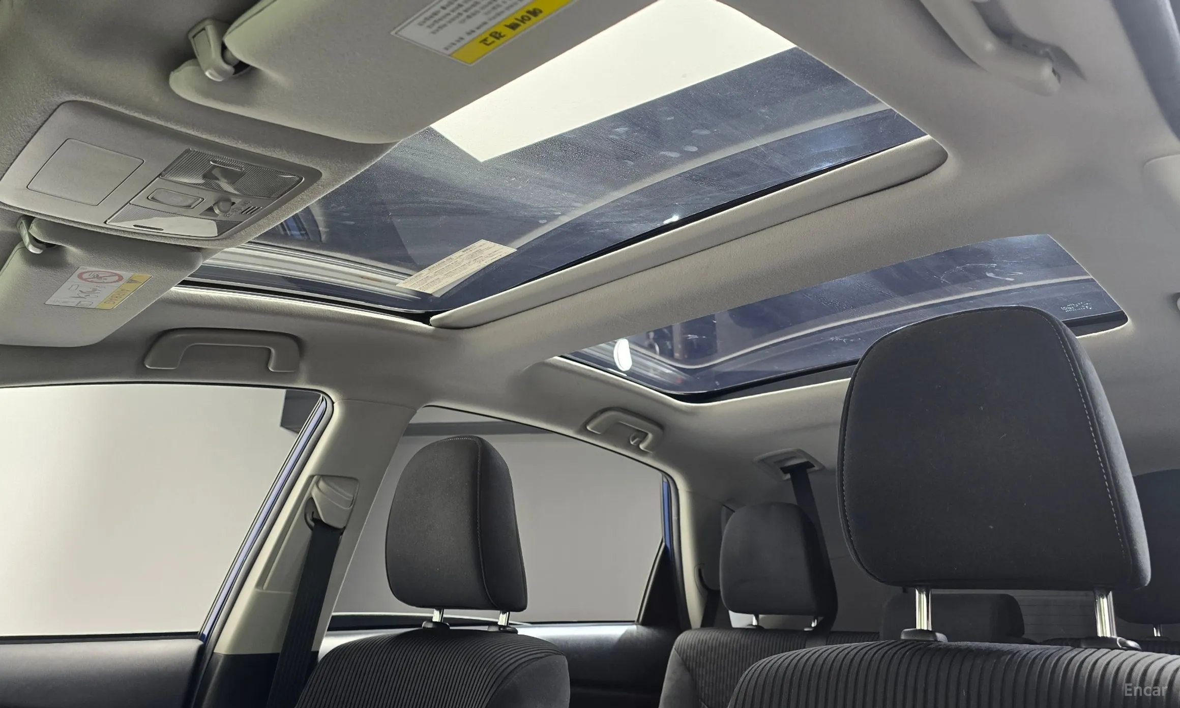 Toyota Prius V превью 19