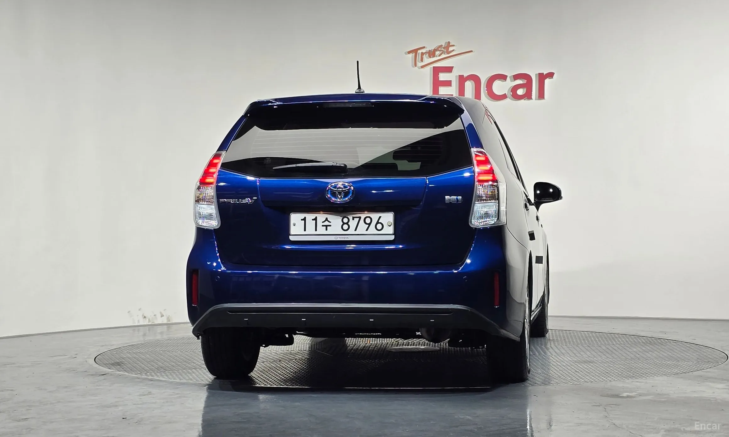 Toyota Prius V превью 4