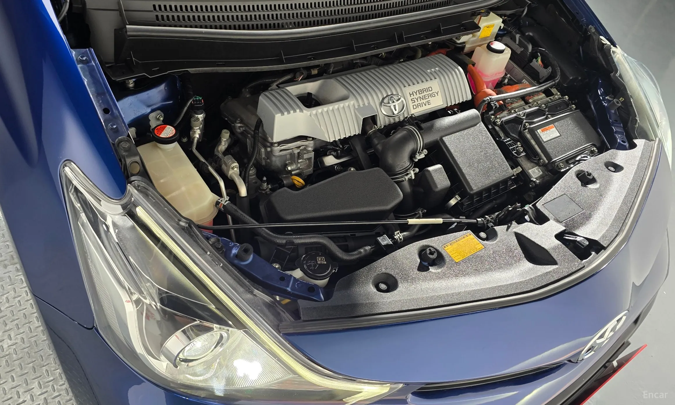 Toyota Prius V превью 6
