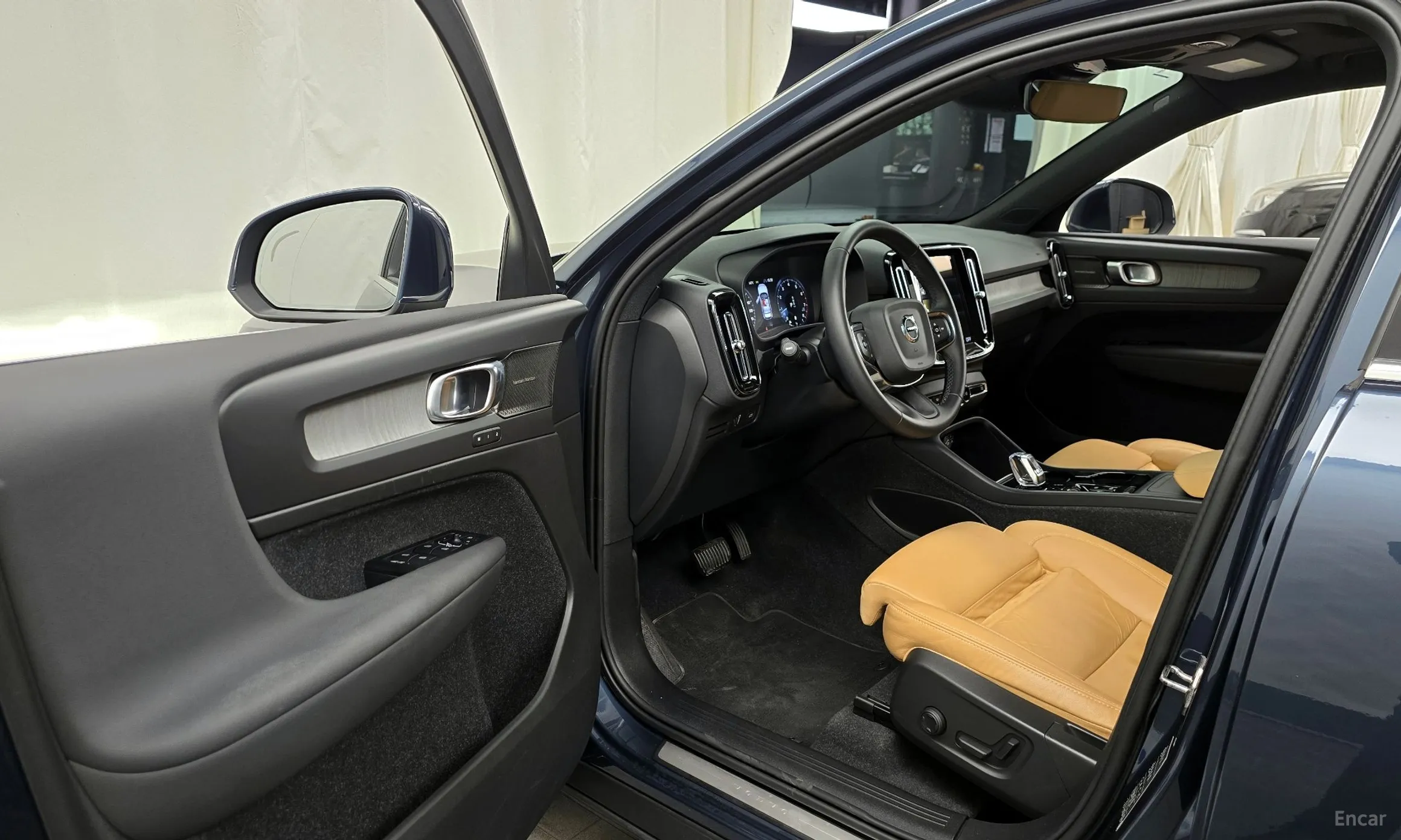 Volvo XC40 превью 10