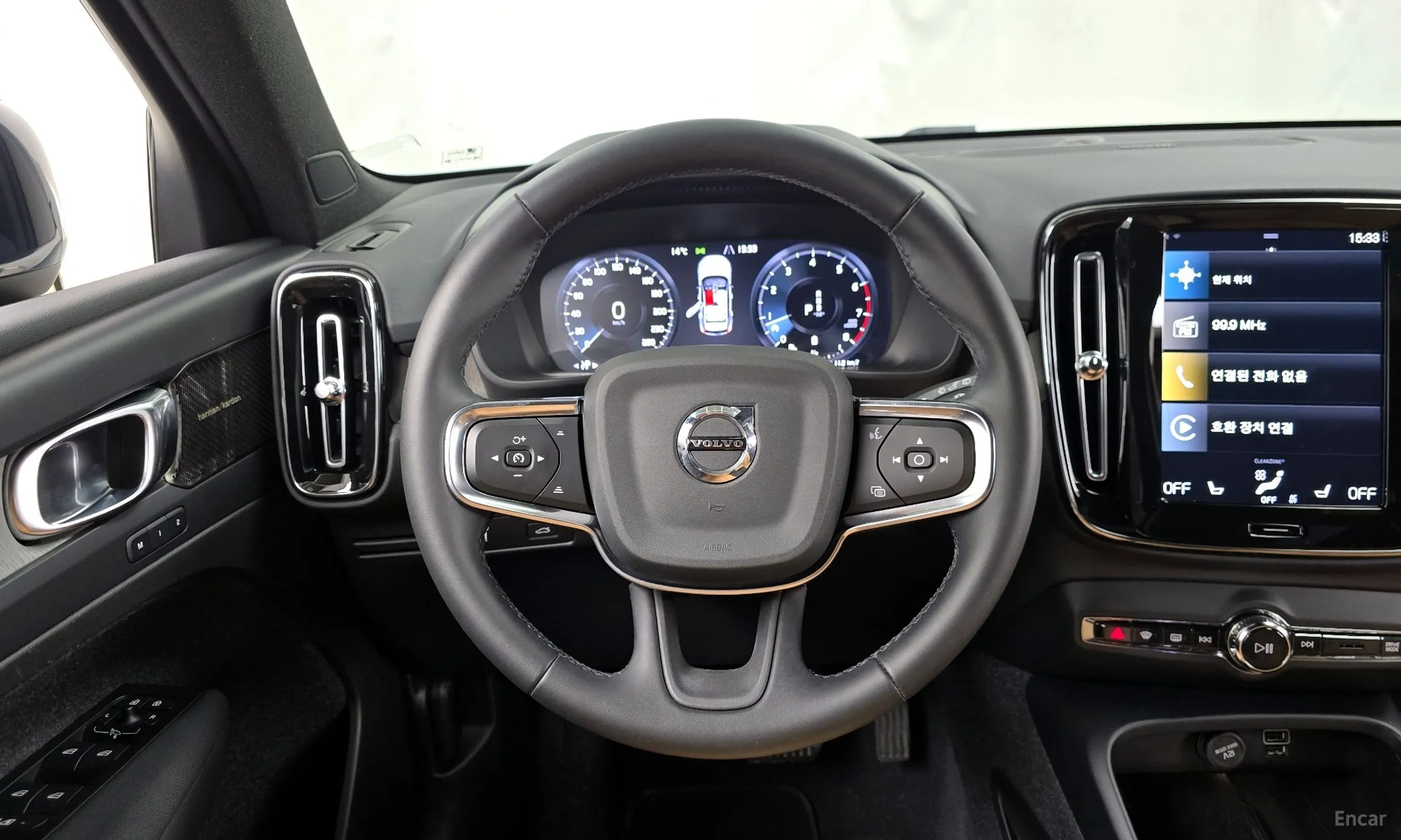 Volvo XC40 превью 13