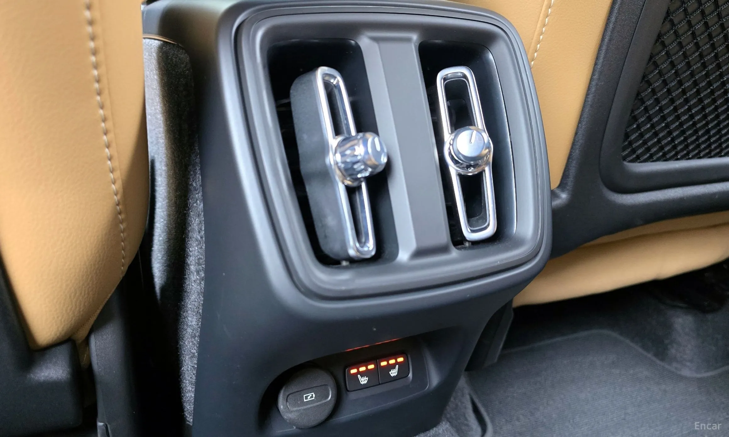 Volvo XC40 превью 19