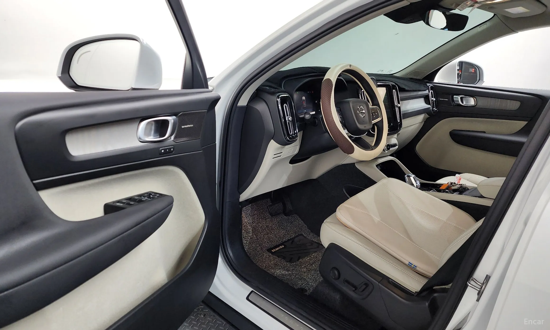Volvo XC40 превью 10