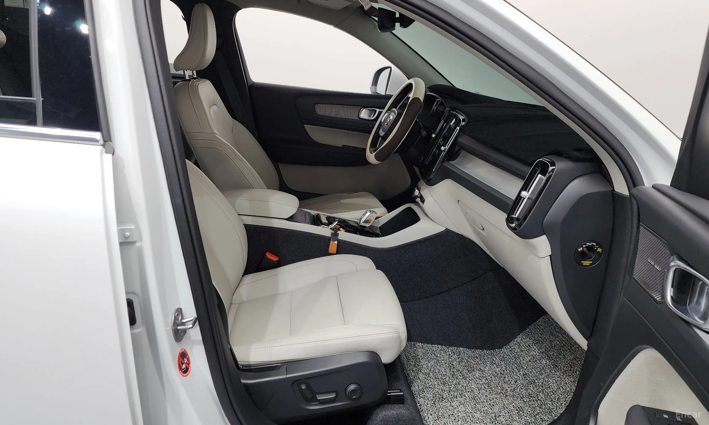 Volvo XC40 превью 11