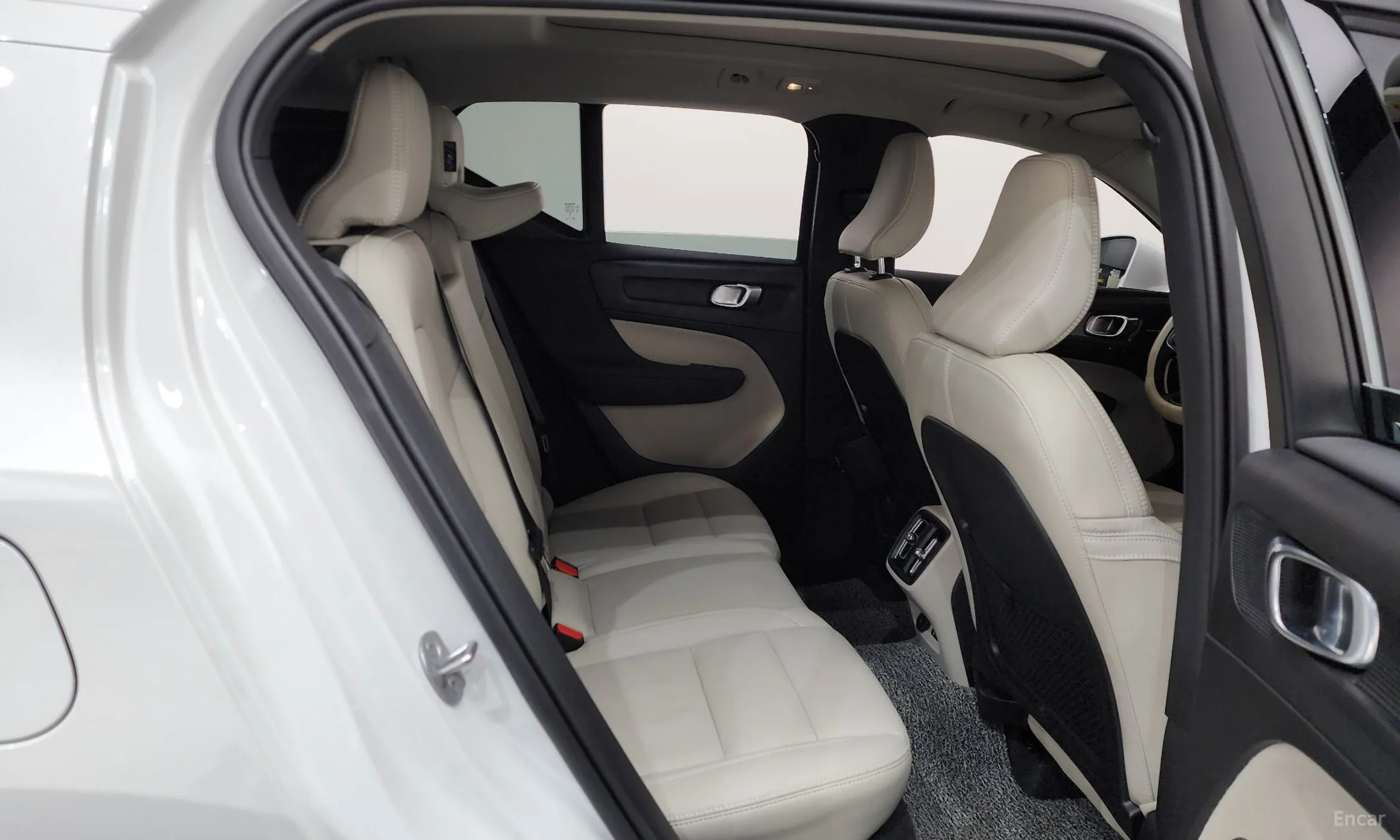 Volvo XC40 превью 12