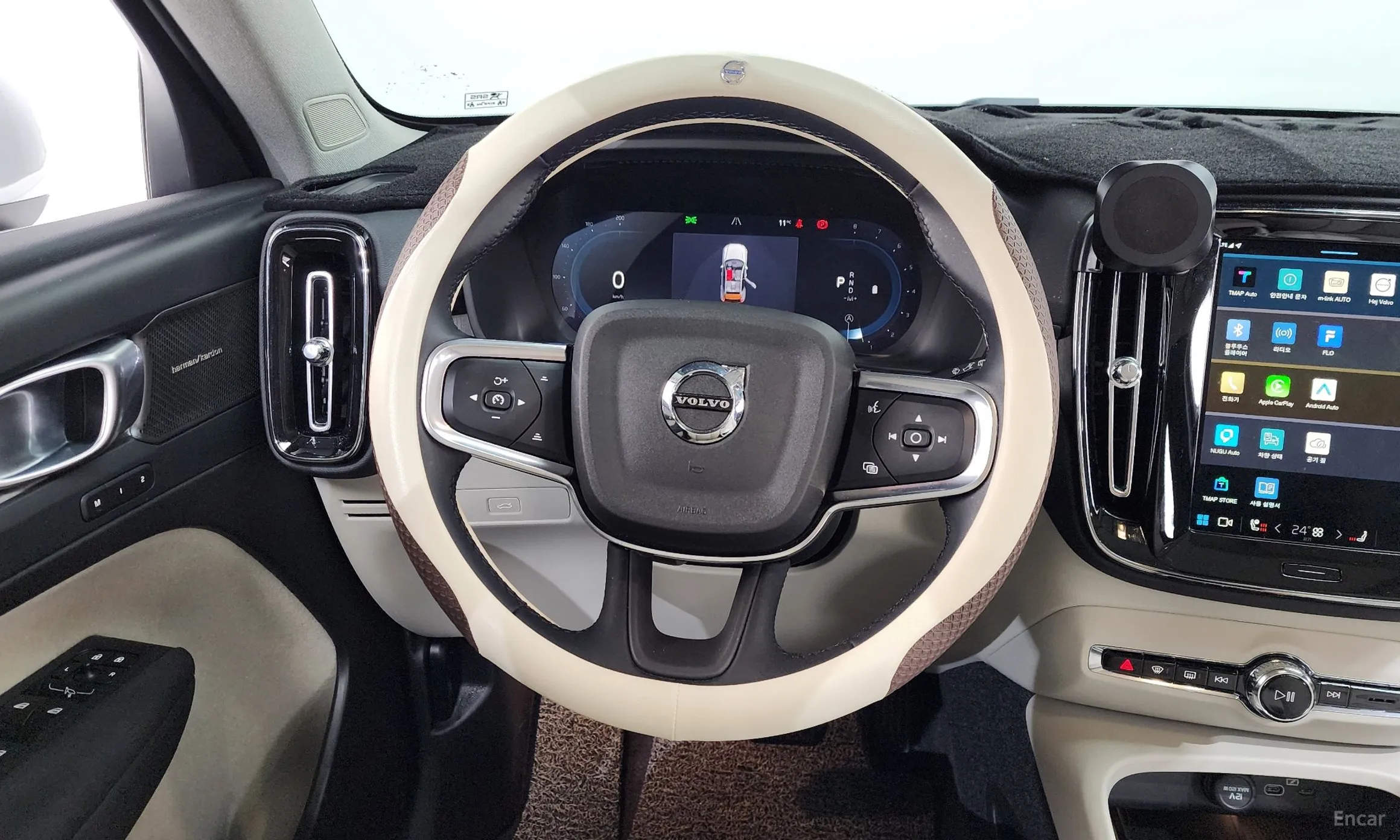 Volvo XC40 превью 13
