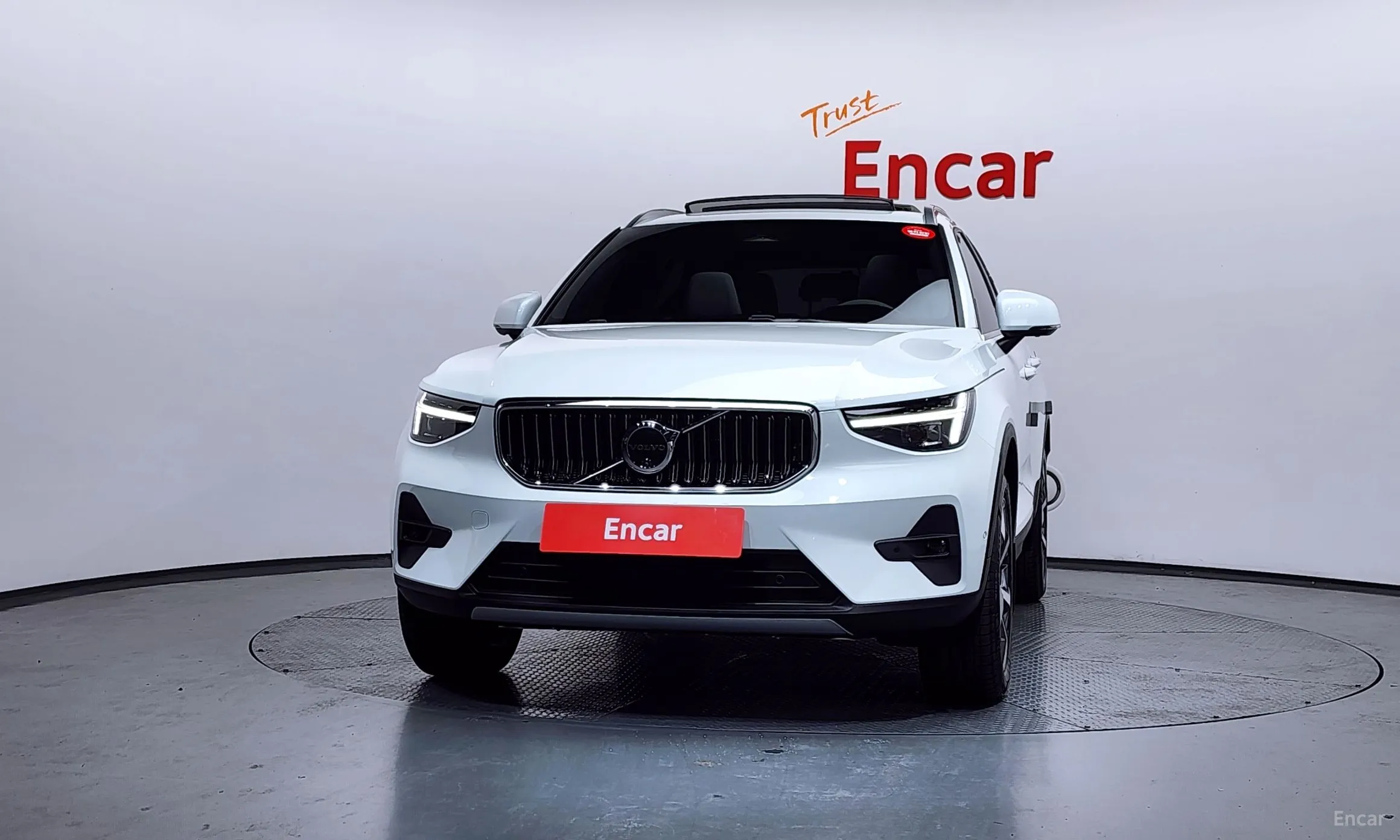 Volvo XC40 превью 3