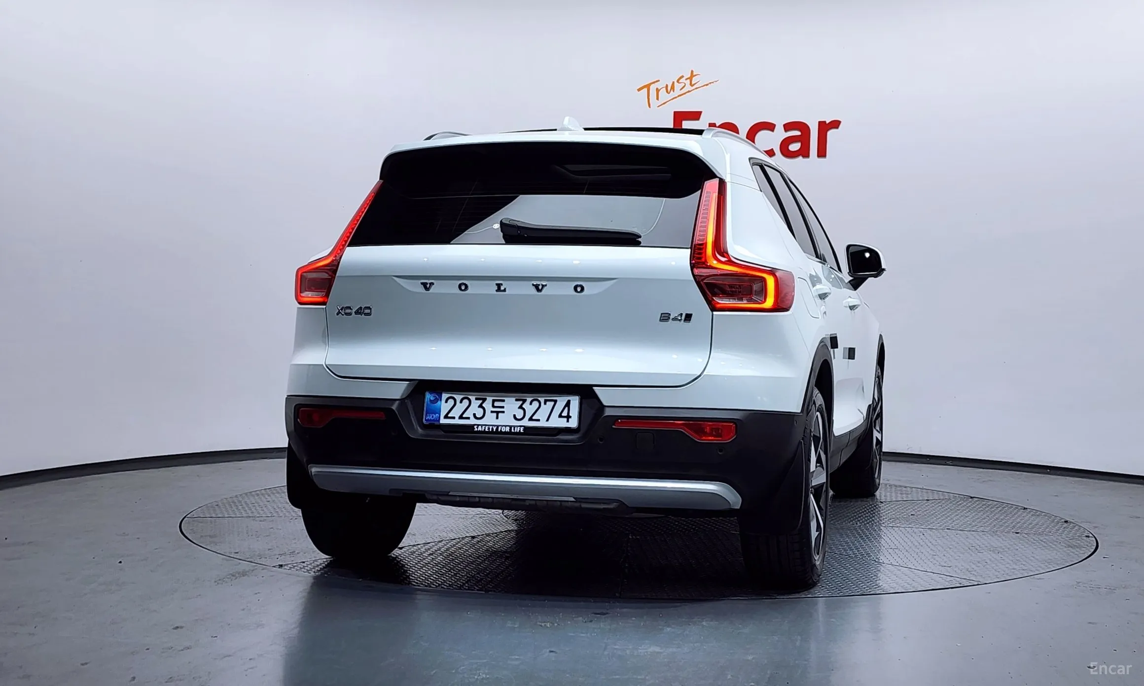 Volvo XC40 превью 4