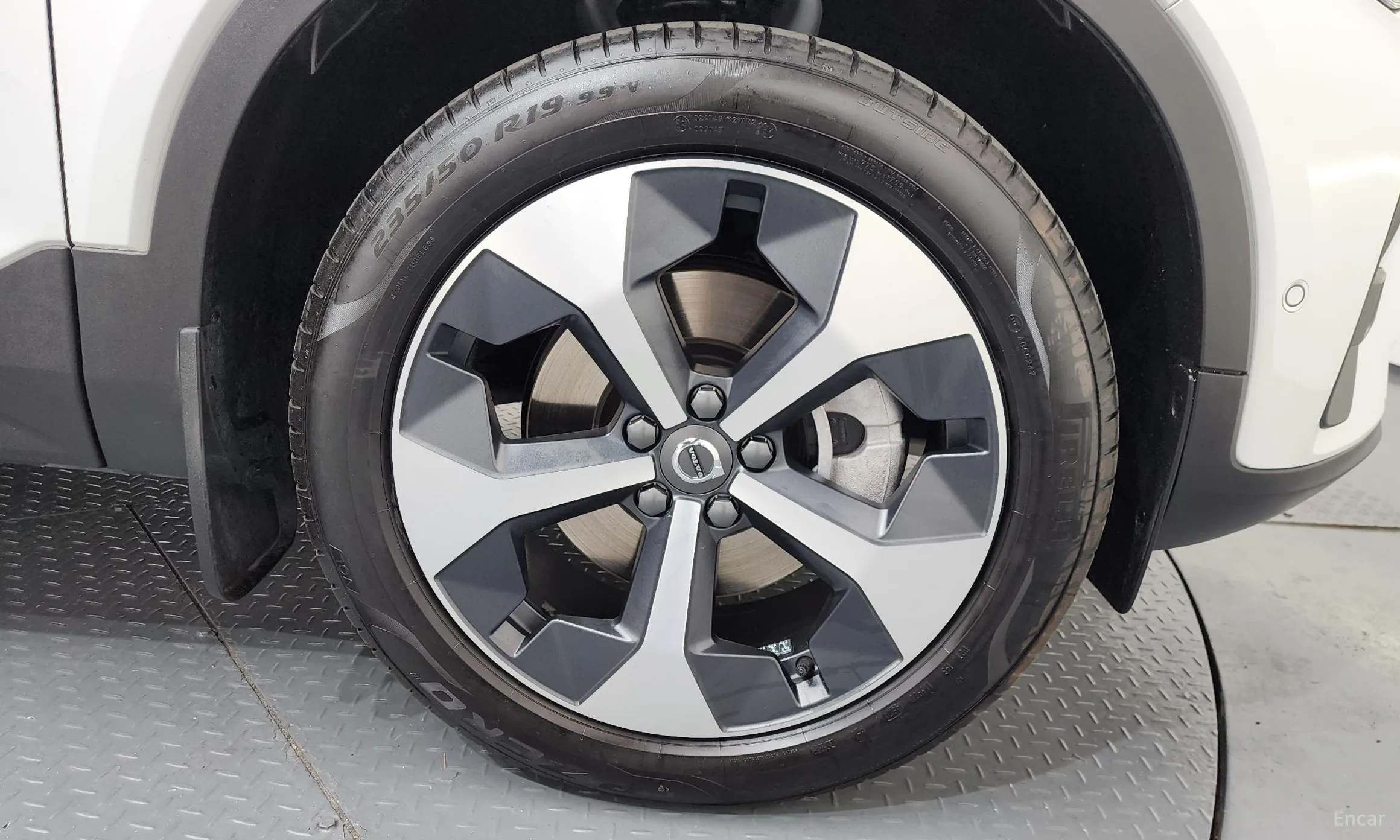 Volvo XC40 превью 5