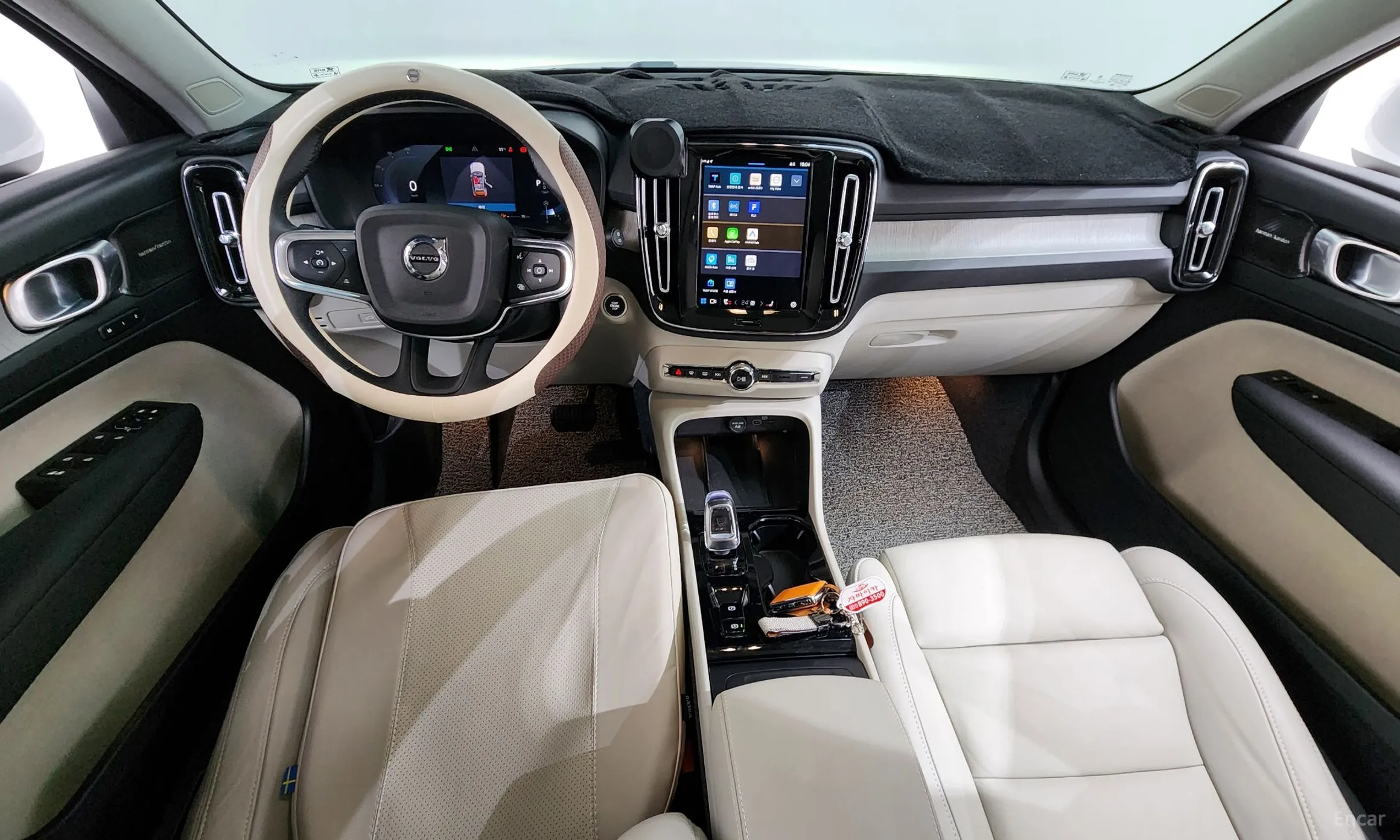 Volvo XC40 превью 7