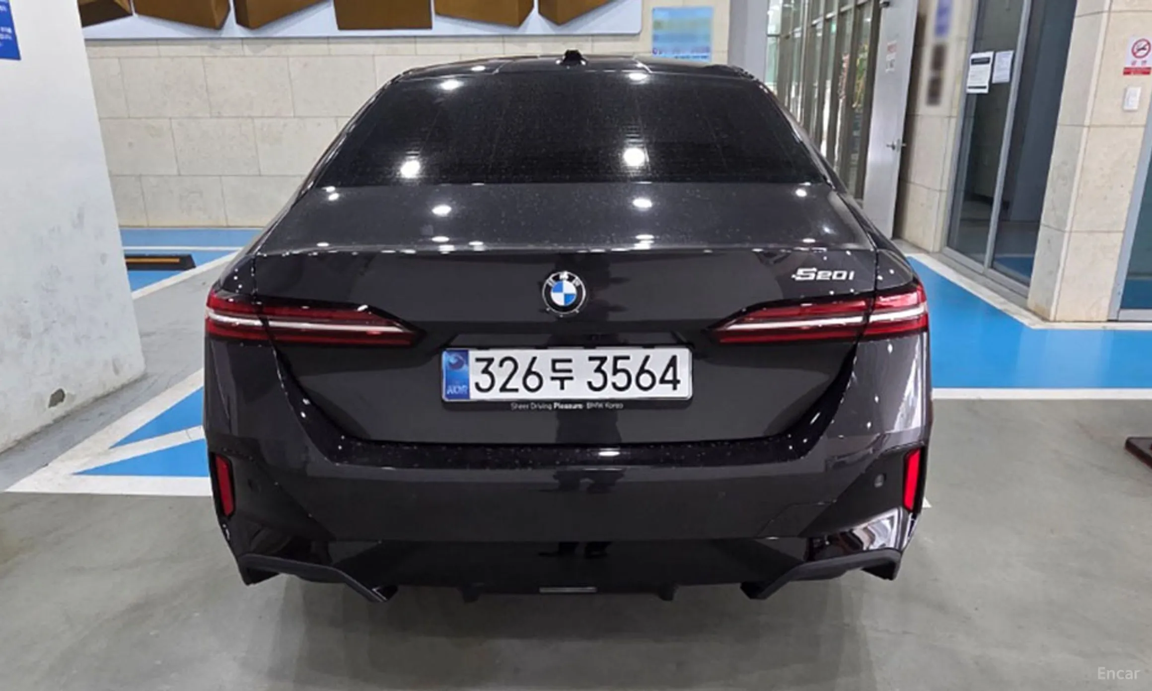 BMW 5 Series (G60) превью 6