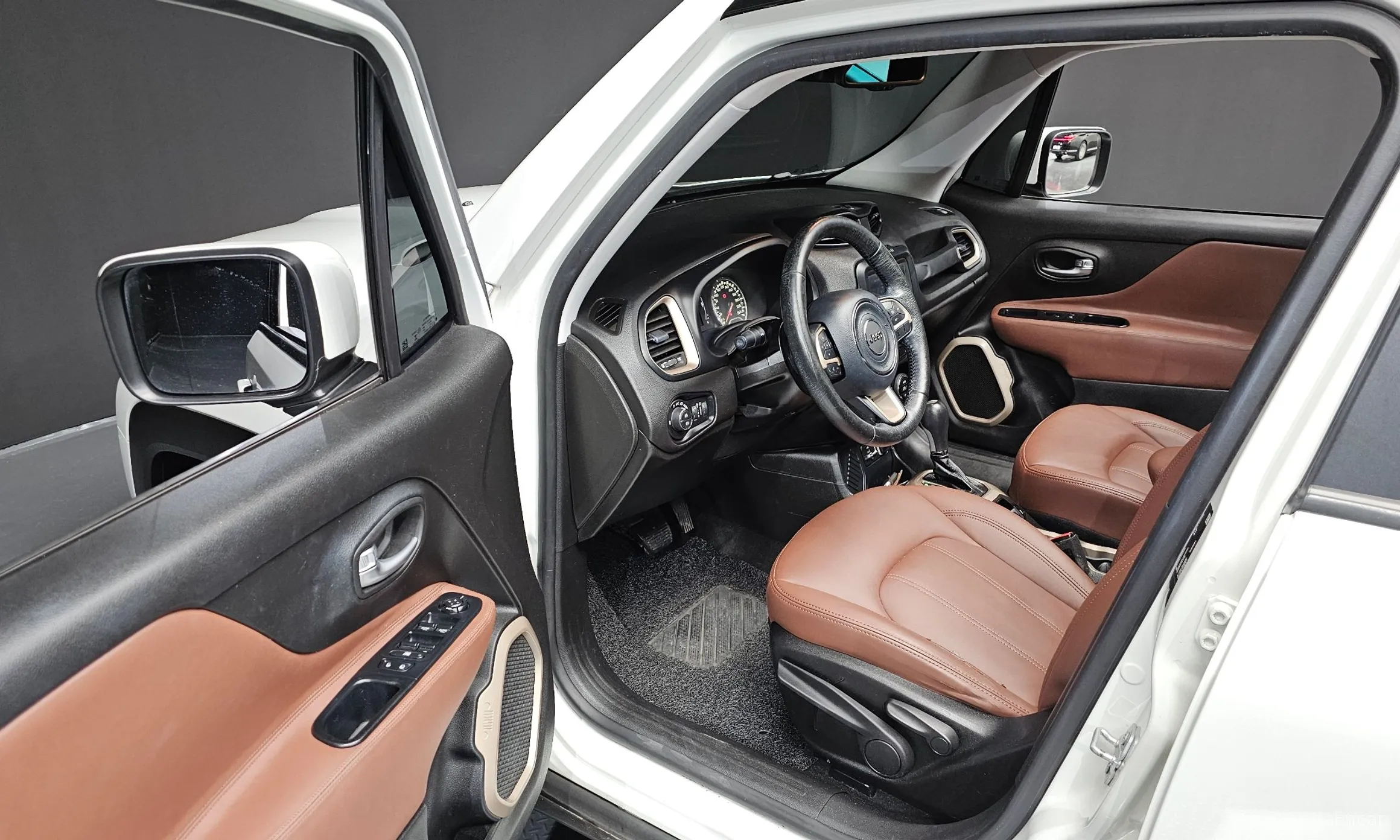 Jeep Renegade превью 10